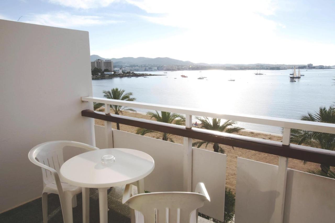 Quarto com Cama de Casal ou 2 Camas de Solteiro e Vista do Mar