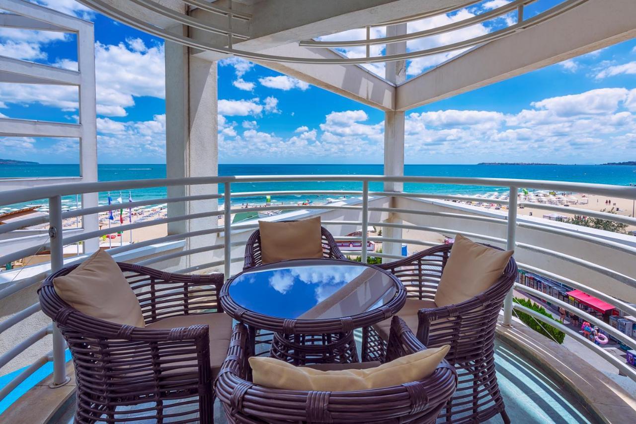 Deluxe Two-Bedroom Apartment Balcony,1742622869:JPEG