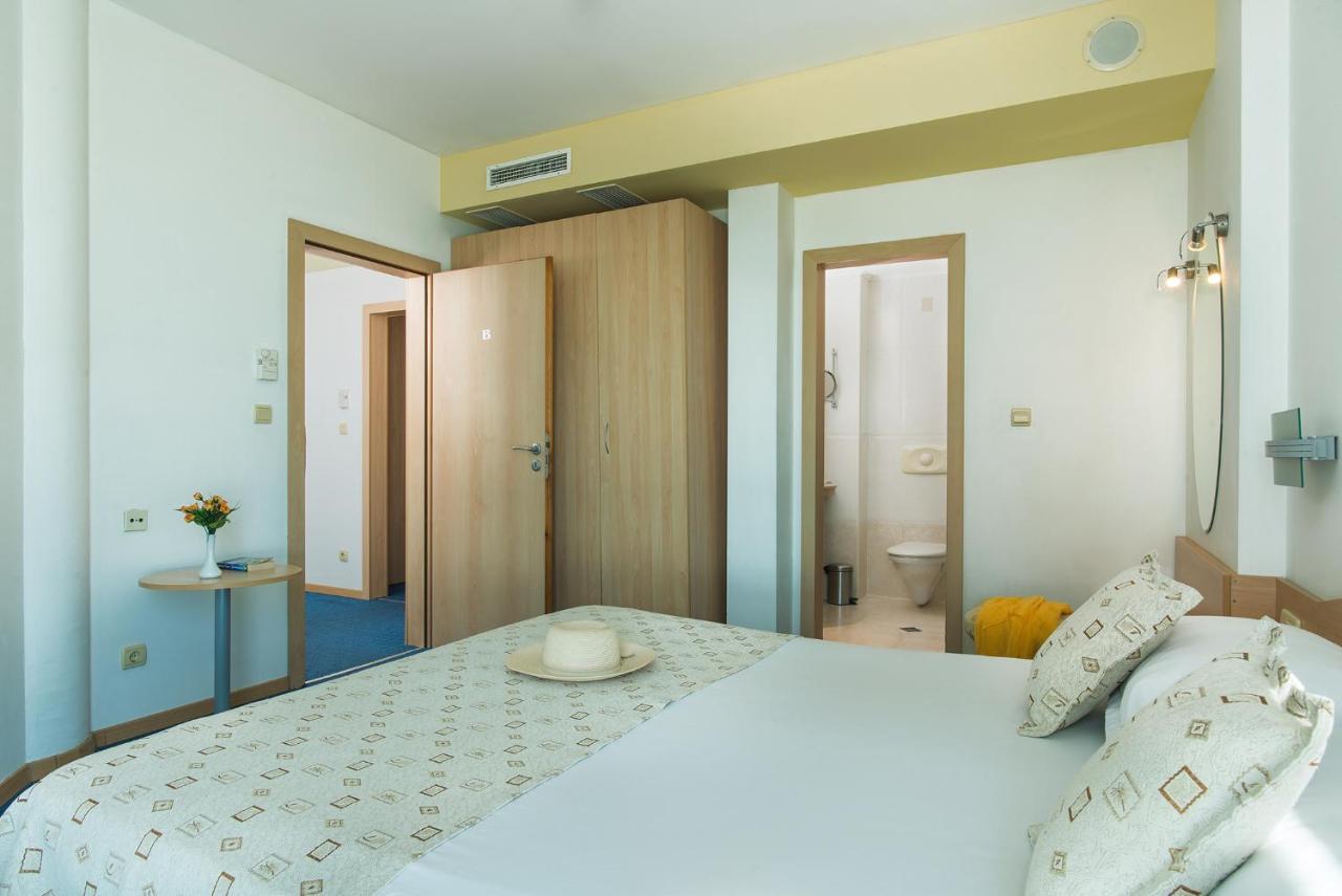 Deluxe Two-Bedroom Apartment Balcony