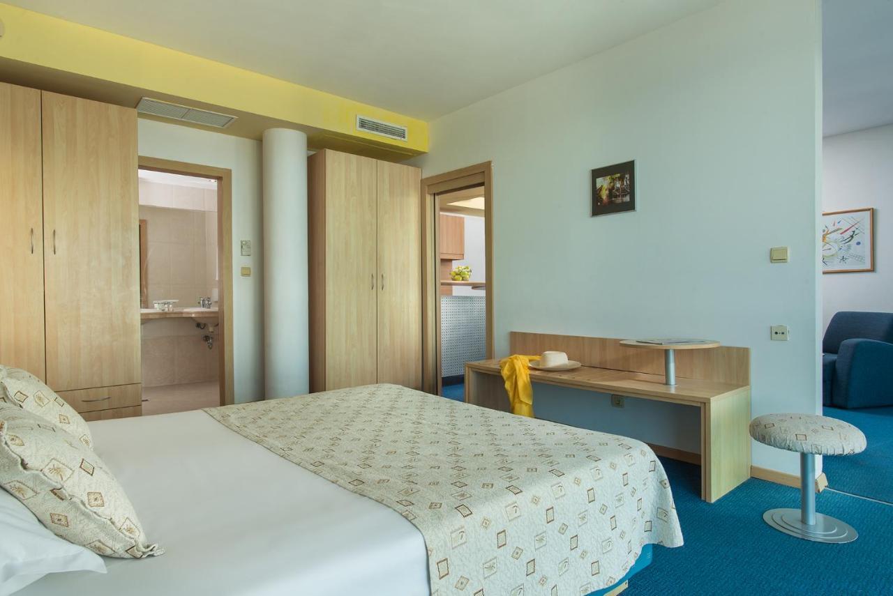 Deluxe Two-Bedroom Apartment Balcony