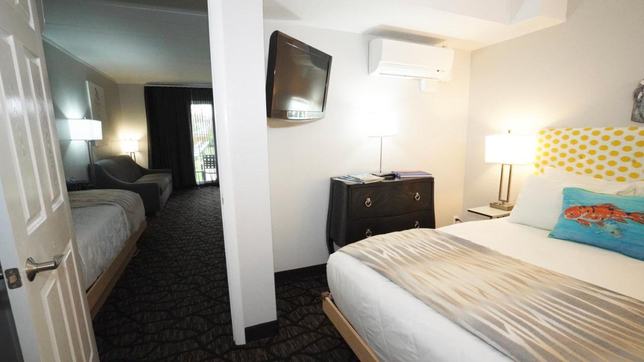 E-3 Kitchenette, One Bedroom with  One Queen Bed, One Single Bed, One Sofa Bed,1070047108:JPEG