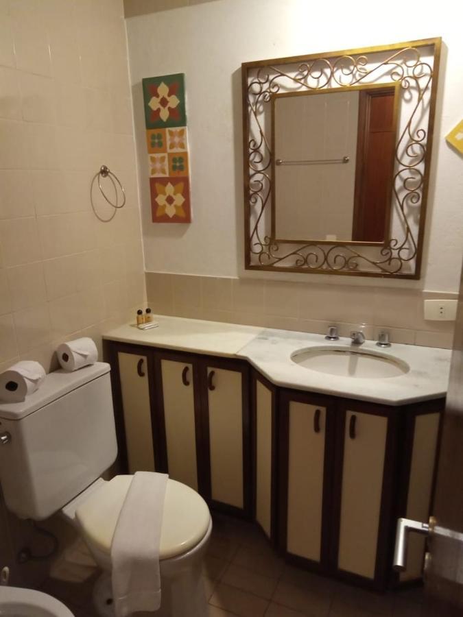 Quarto com Cama de Casal ou 2 de Solteiro