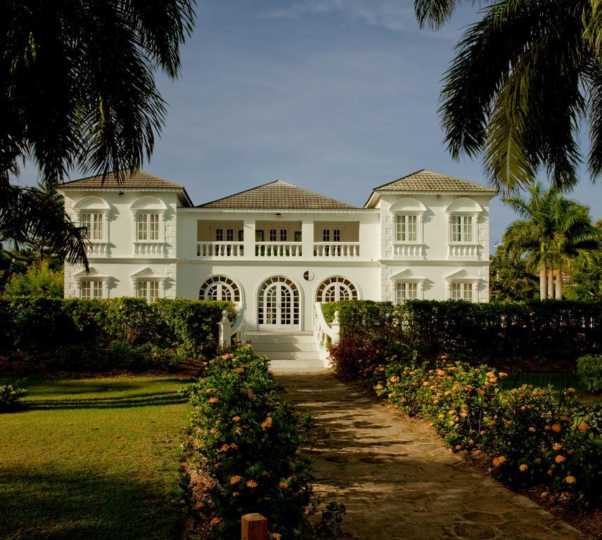 Villa mit 7 Schlafzimmern und Gartenblick
