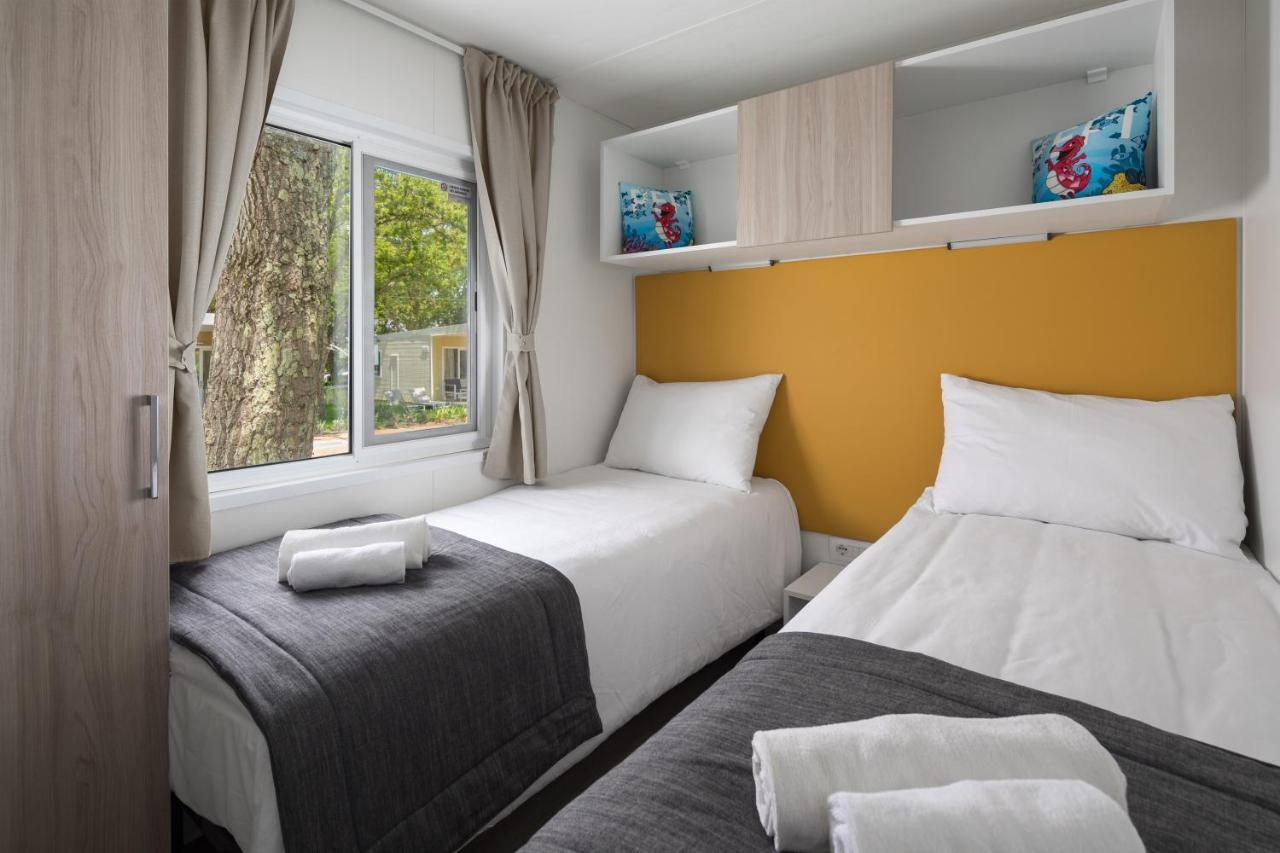 Premium Familienmobilheim mit Poolblick (4+1)