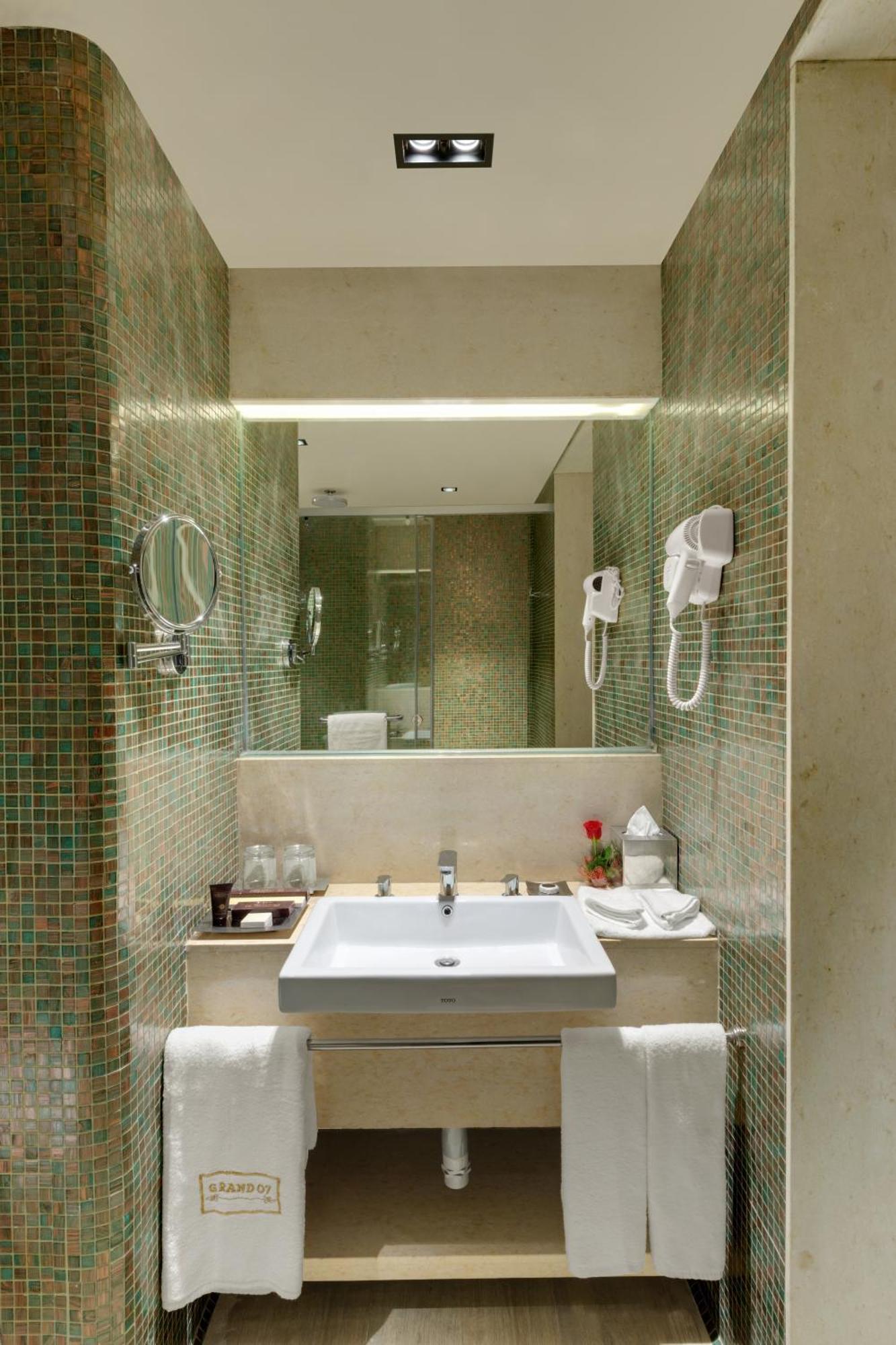 Deluxe Room with One Twin Bed - City or Garden View - Non-Smoking,1285379353:JPEG