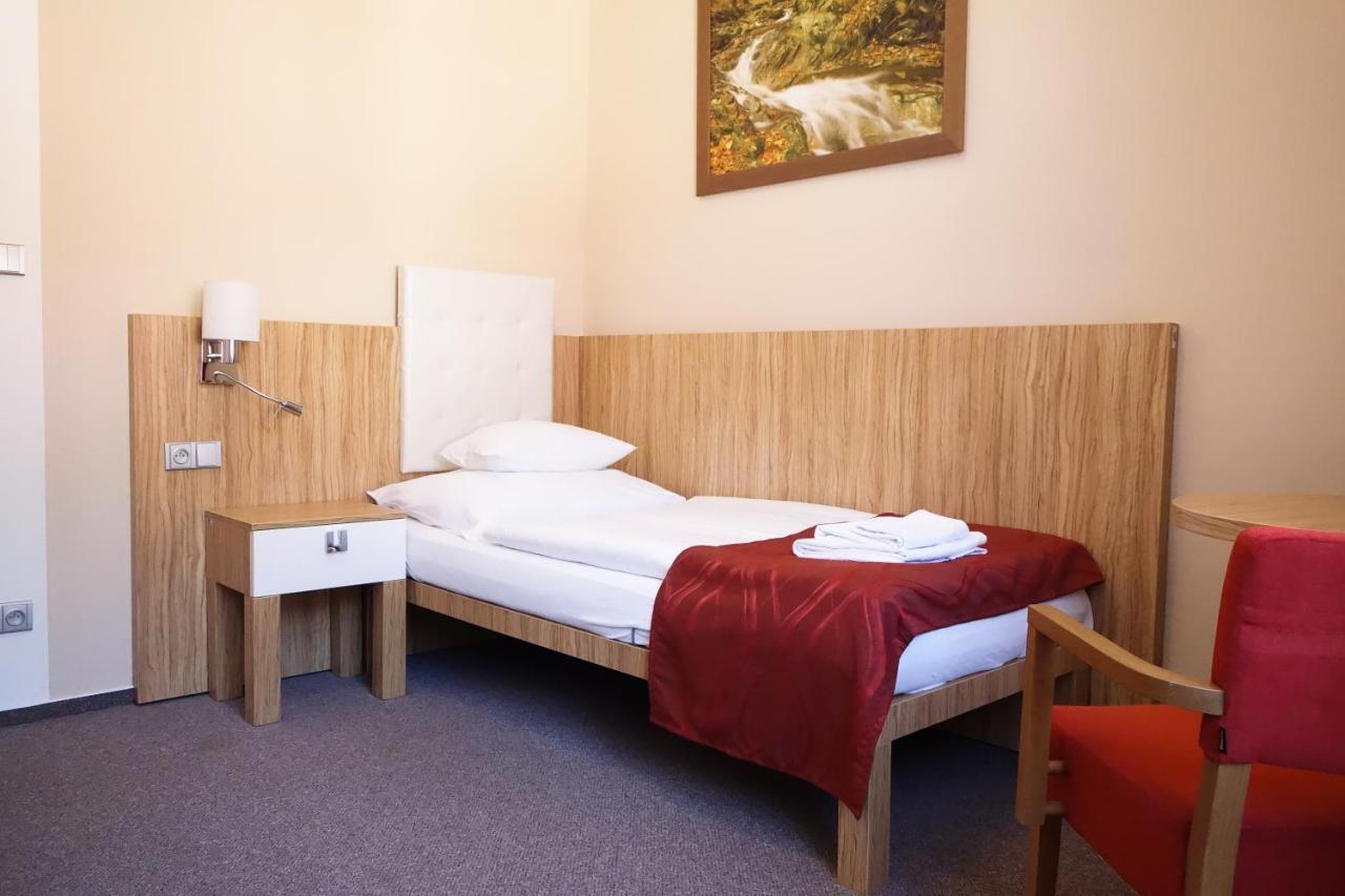 Einzelzimmer mit eigenem Bad