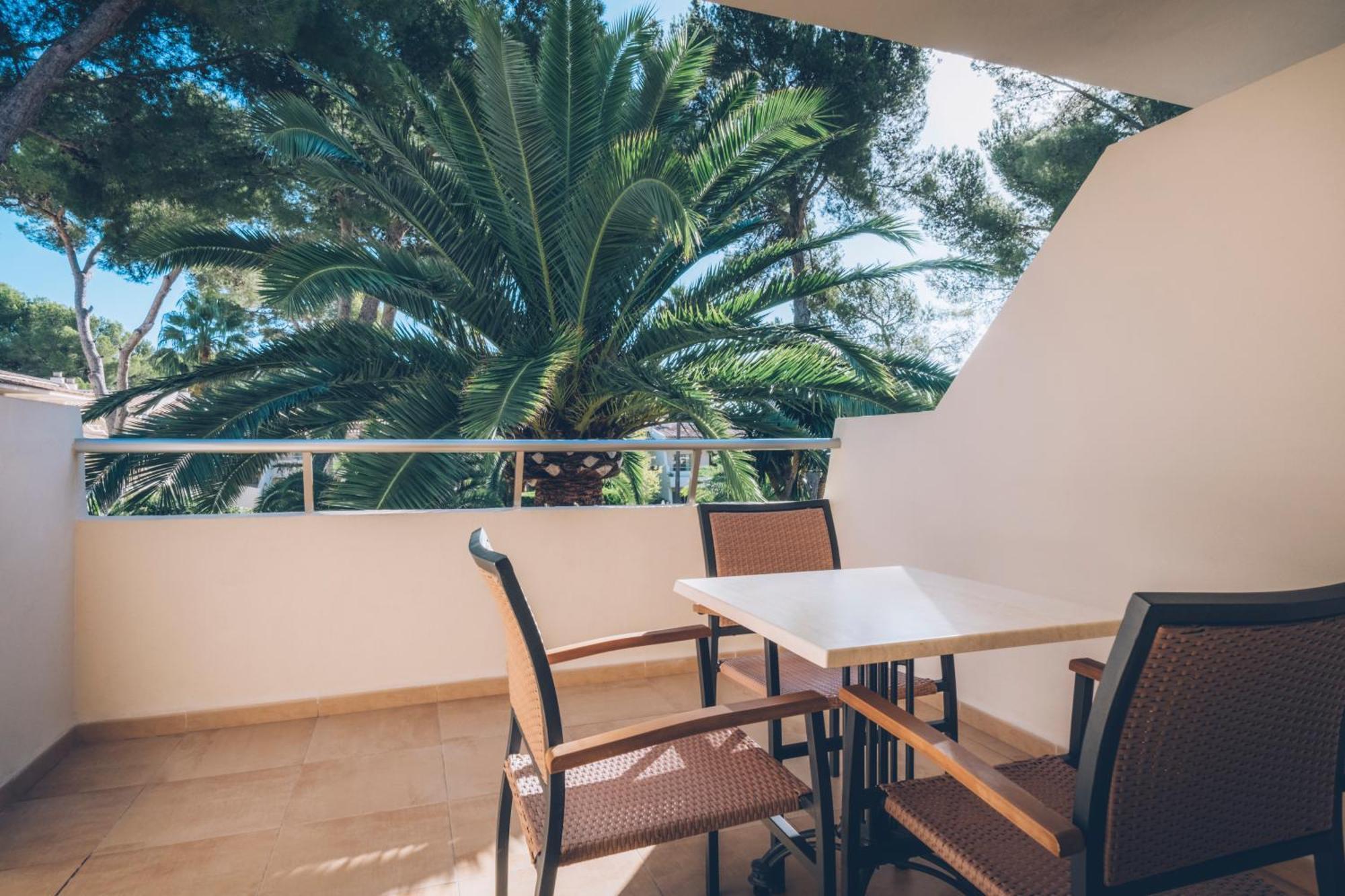 Family Room Garden View