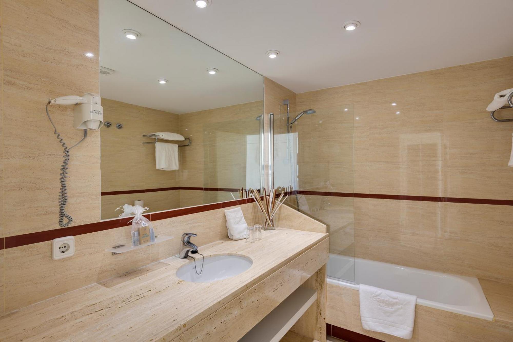 Quarto Duplo