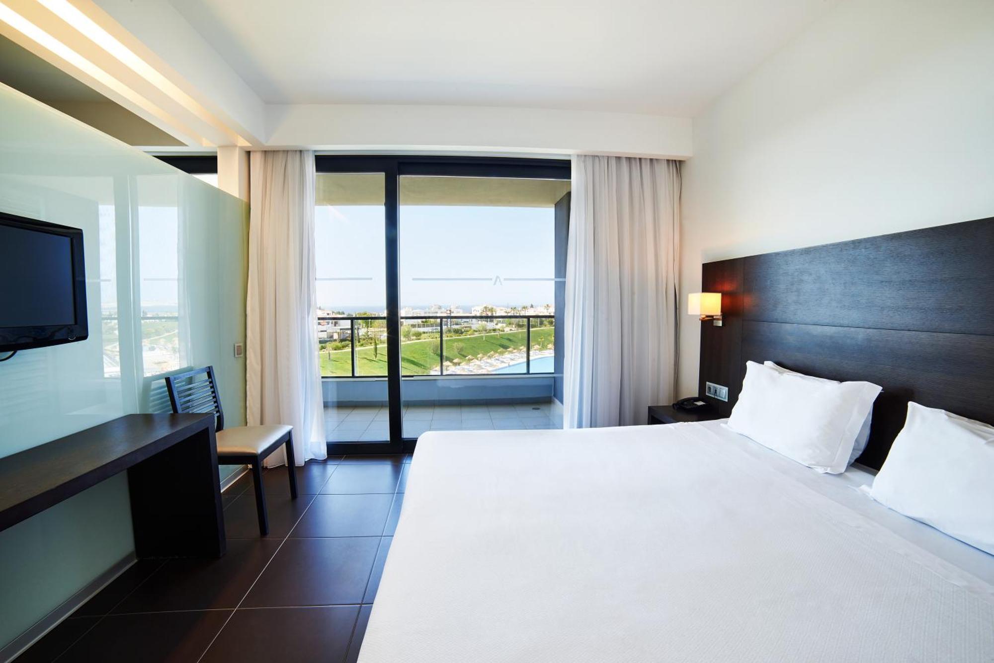 SUITE PRESTIGE VISTA LATERAL JARDIM OU PISCINA 2AD+1CR(<12ANOS)