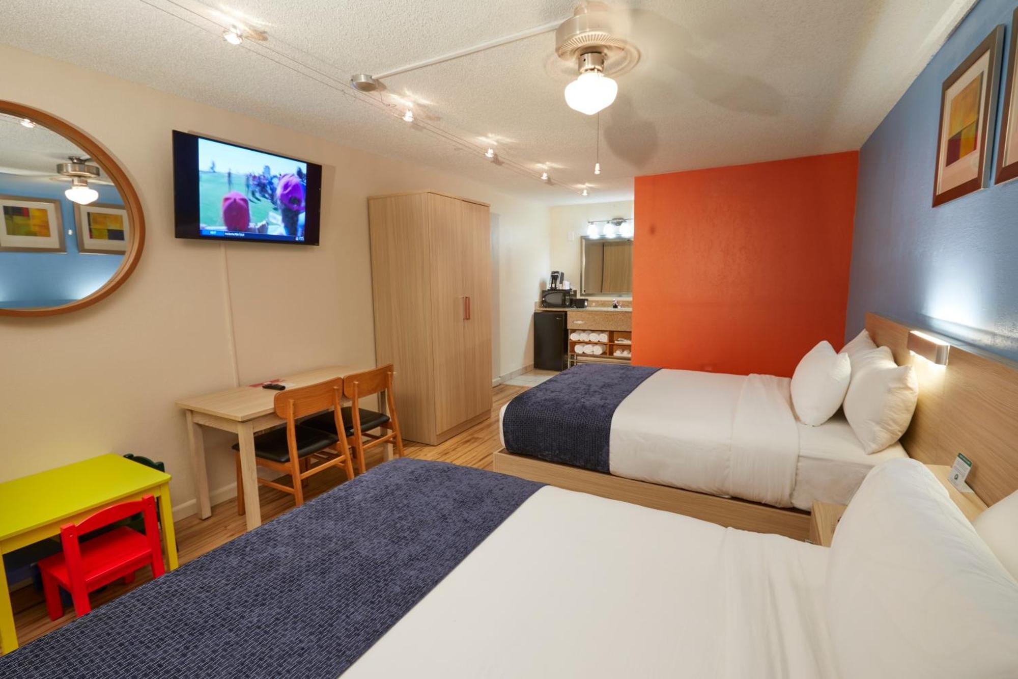 Deluxe Queen Room with Two Queen Beds - Non-Smoking,1624746796:JPEG