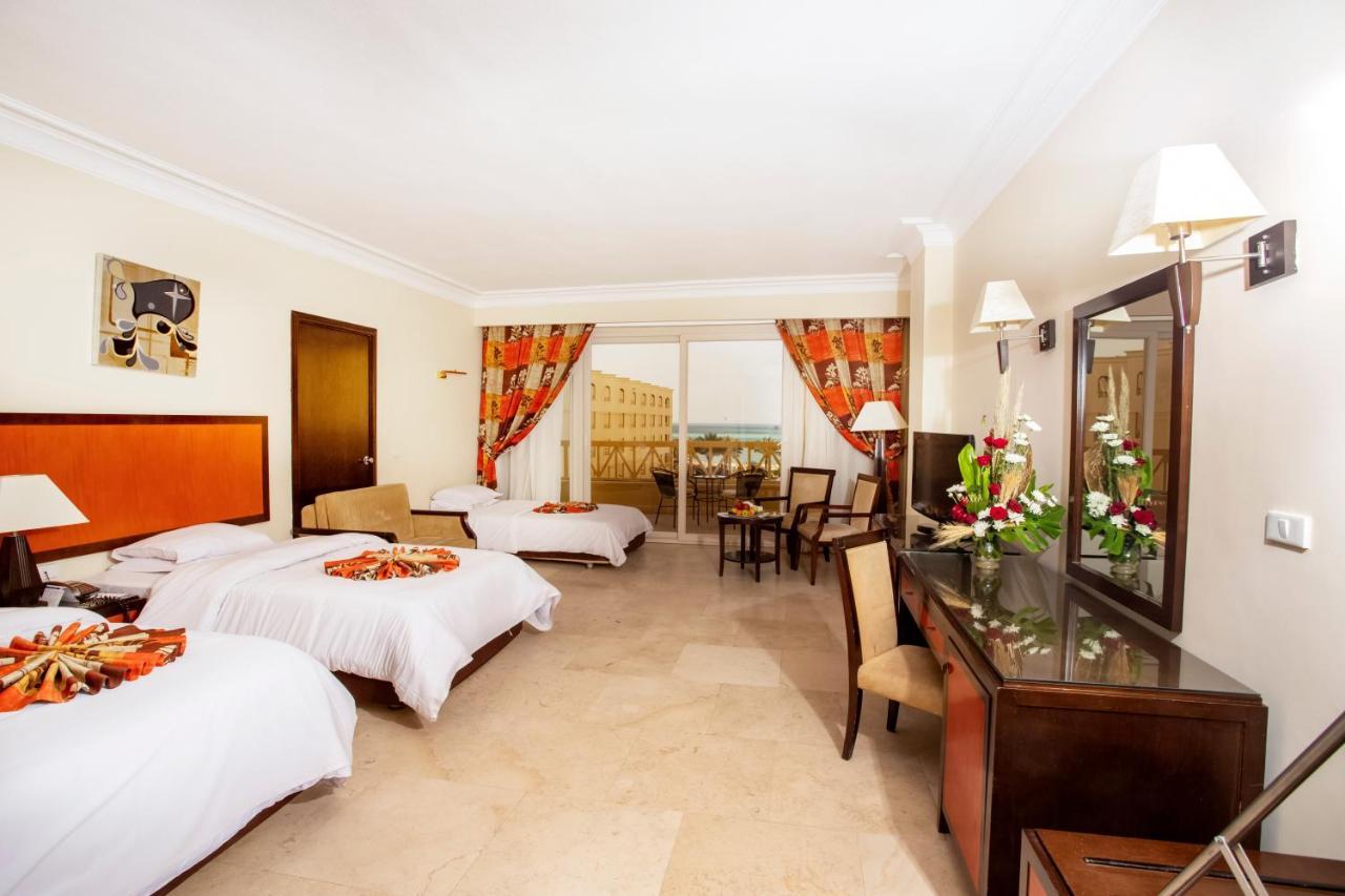 Chambre Triple Standard - Vue sur Piscine