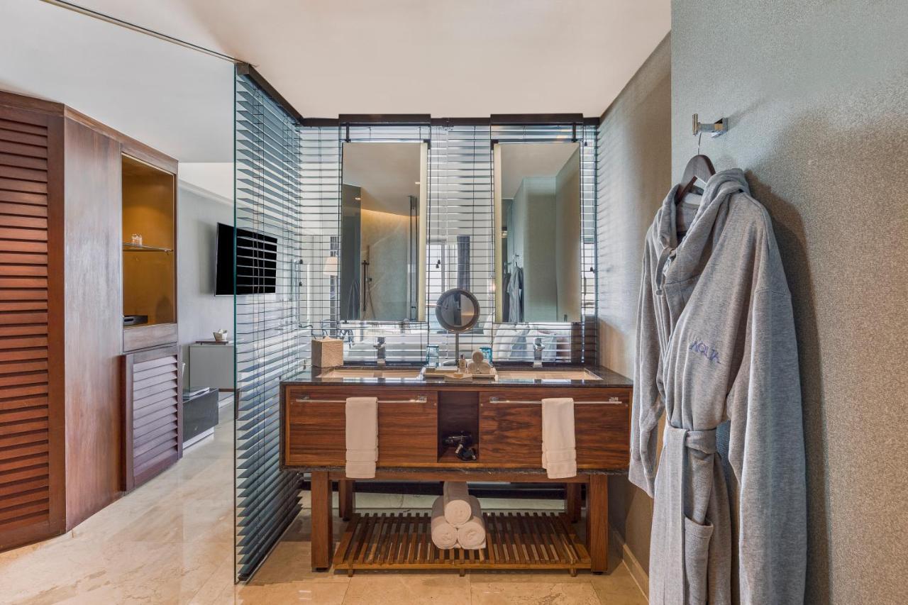 Quarto Premium com 2 Camas de Casal e Vista Jardim