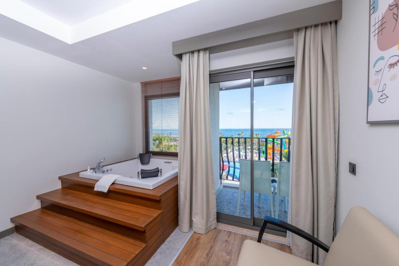 Deluxe Double Room with Sea View,1247666392:JPEG