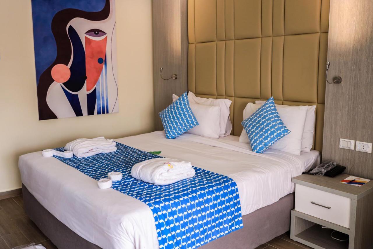 Quarto Deluxe com Vista Piscina