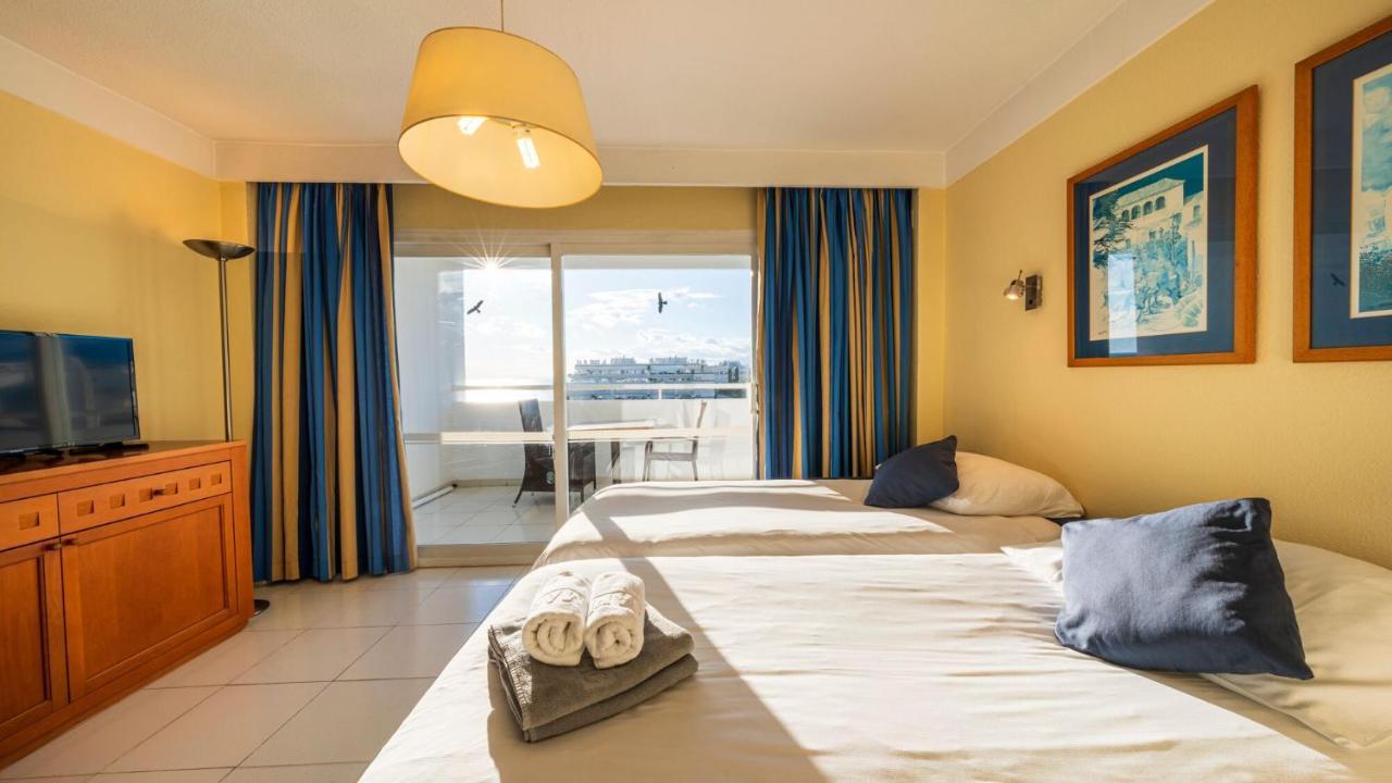 Estudio con sofá cama
