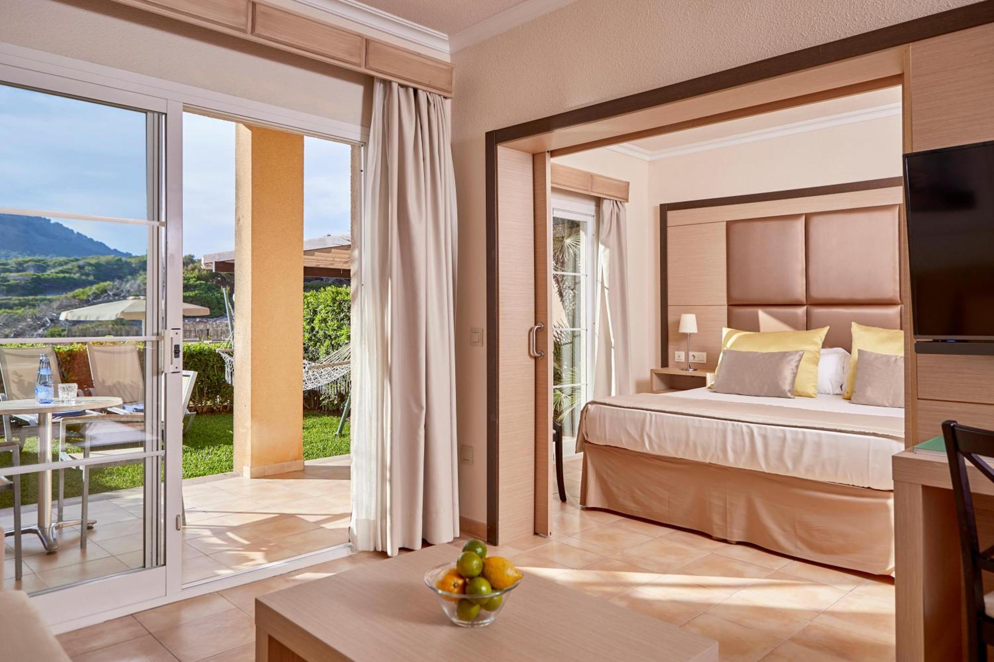 Suite de 1 dormitorio con acceso directo a la piscina