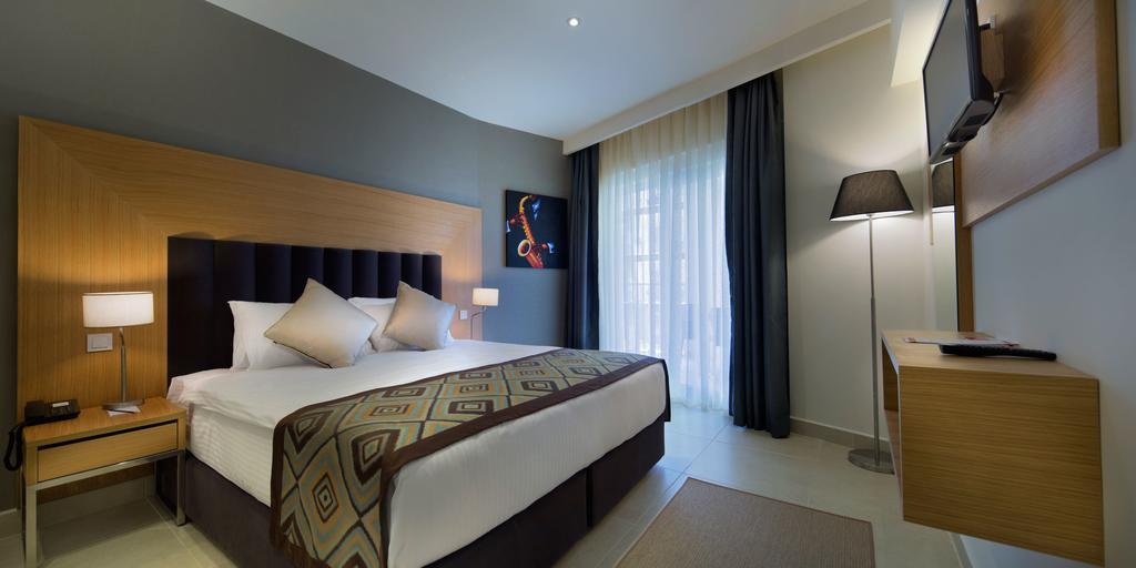 Superior Kamer met 1 Tweepersoonsbed en 2 Aparte Bedden
