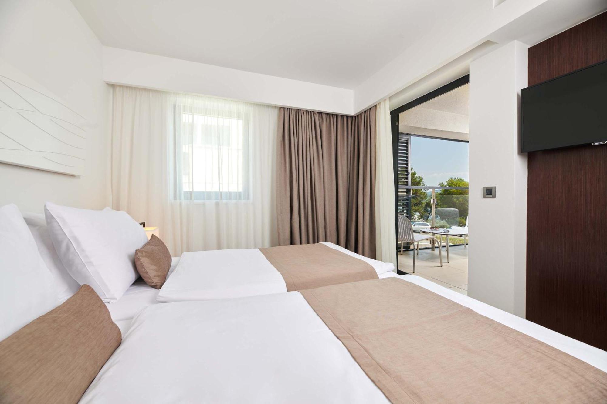 Premium kamer met balkon en uitzicht op de zee.