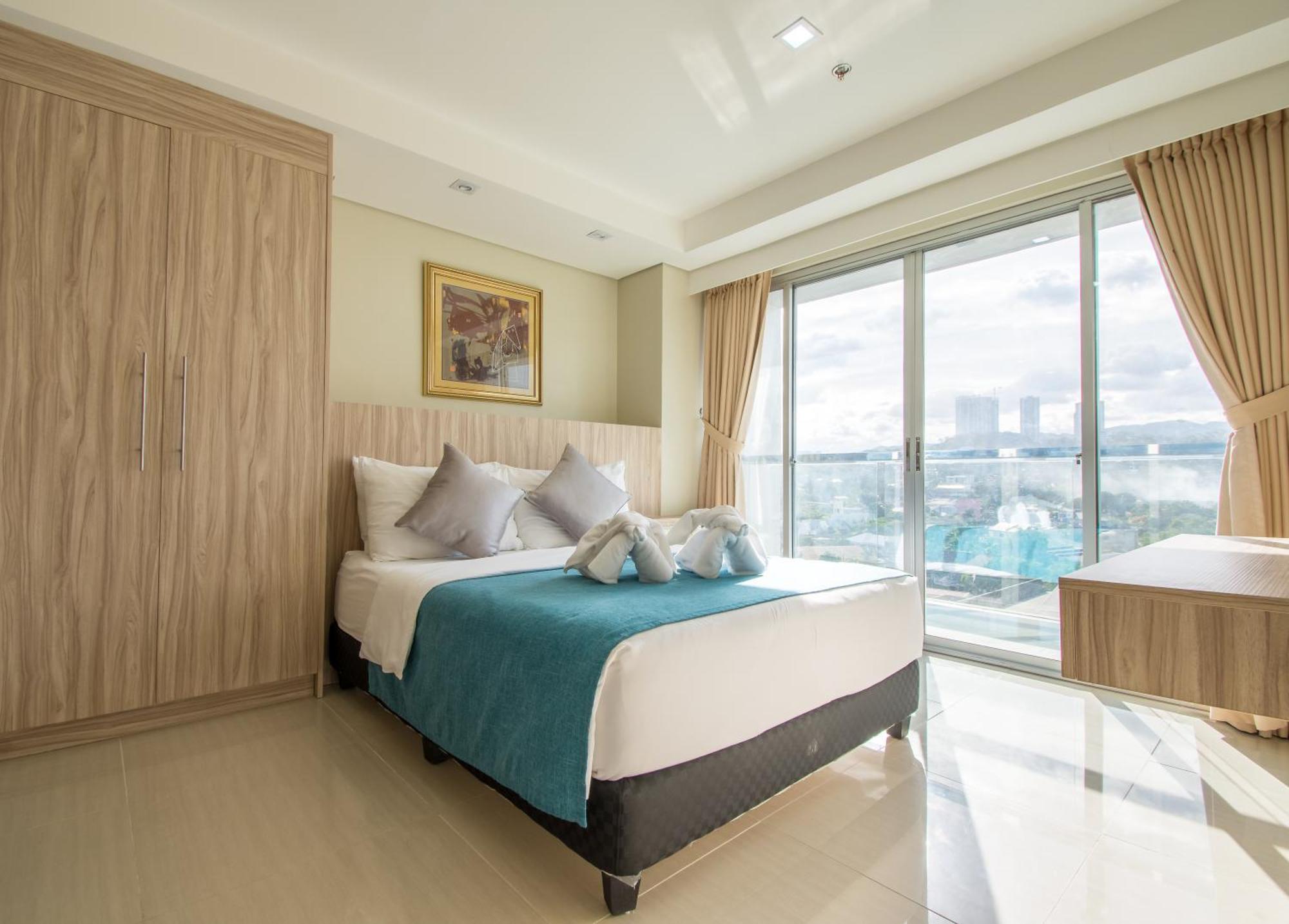 Deluxe One-Bedroom Suite,1278590242:JPEG