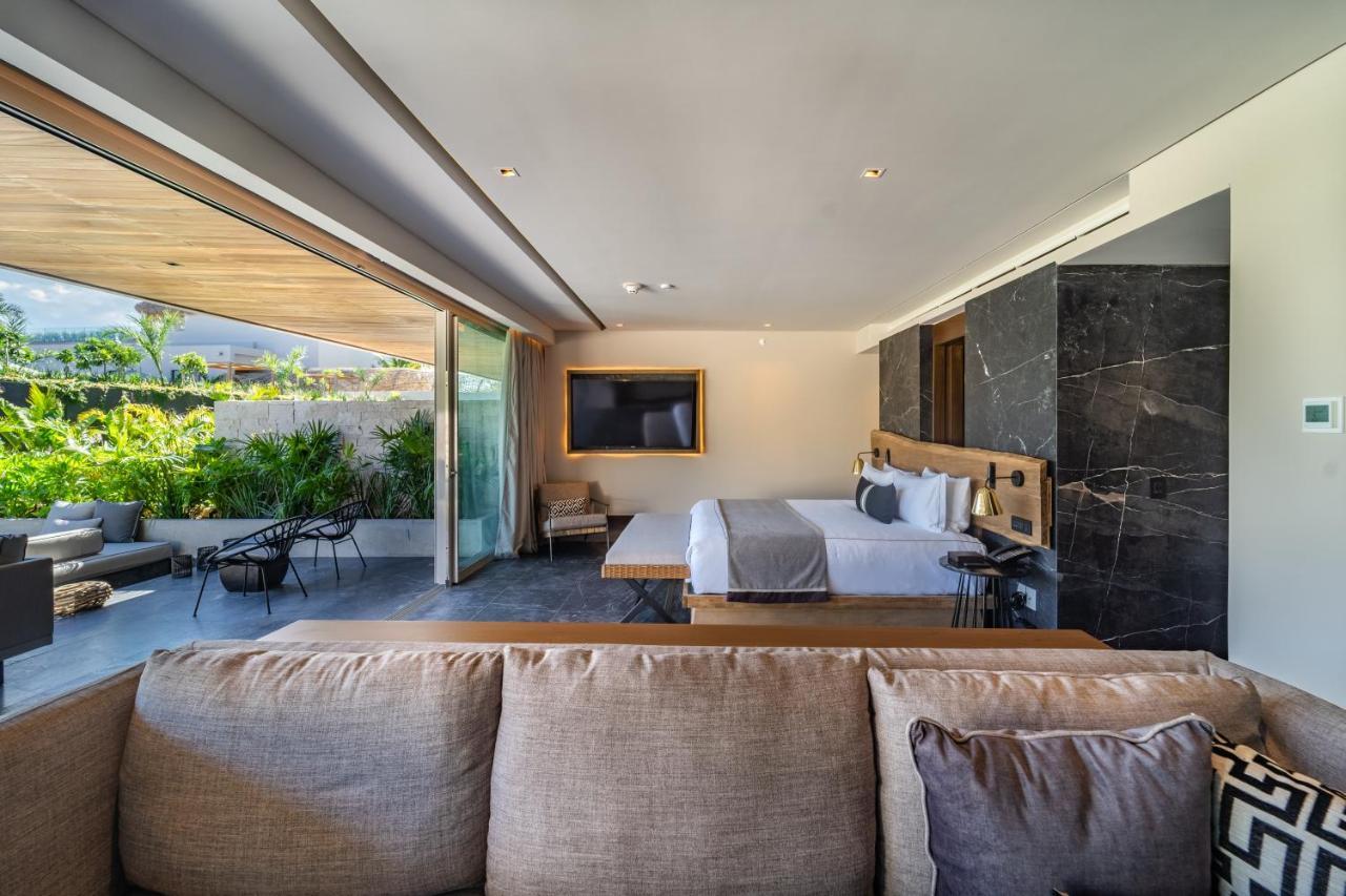 Master Suite mit Tropenblick und direktem Poolzugang