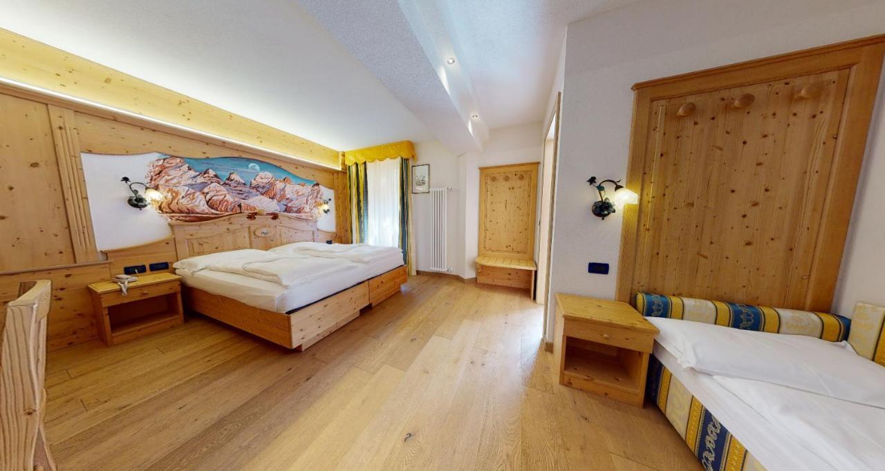 Family Room,1521651532:JPEG