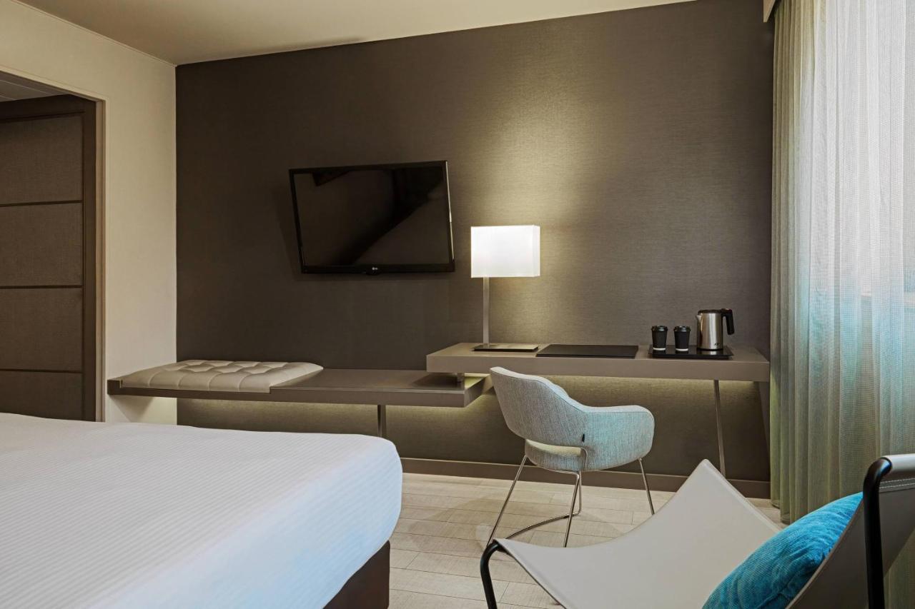 Classic Zimmer mit Kingsize-Bett und Stadtblick