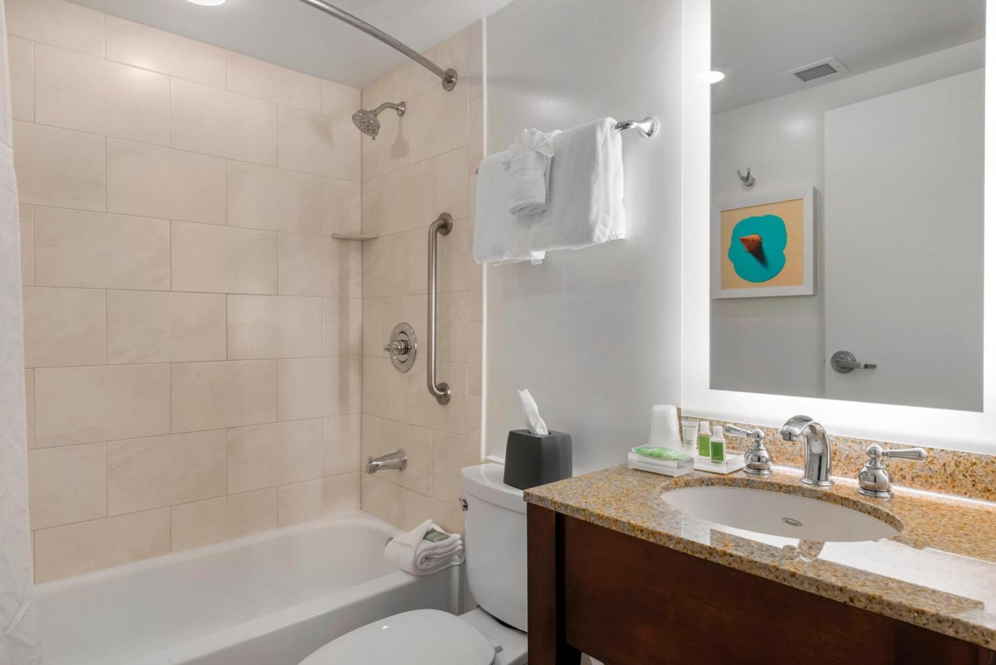 Habitación Estándar con cama extragrande y balcón