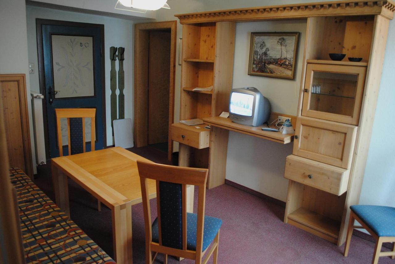Family Room,1479573915:JPEG