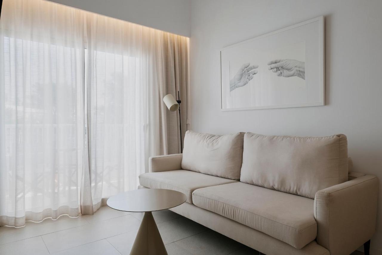 Suite con 2 Camere da Letto e Balcone