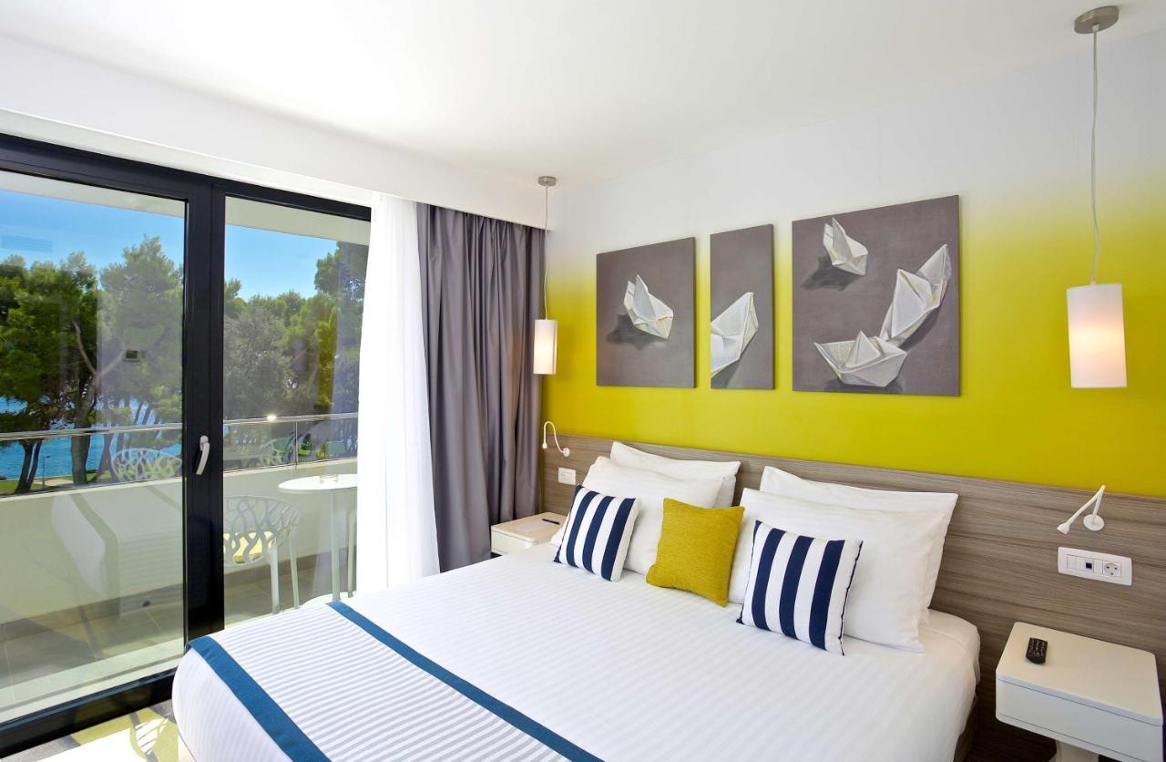 Superior Twin Room with Balcony and Pool View,1498627654:JPEG