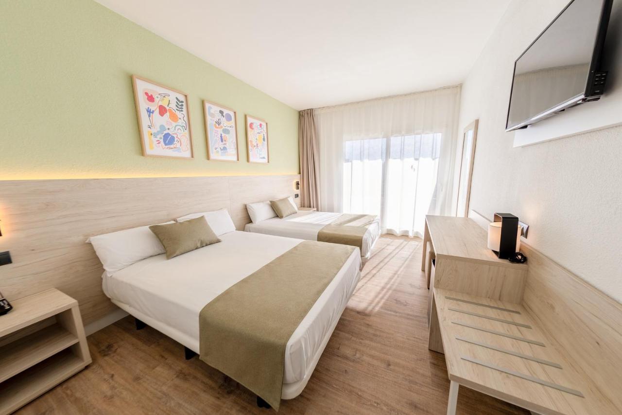 Family Room,1498700470:JPEG