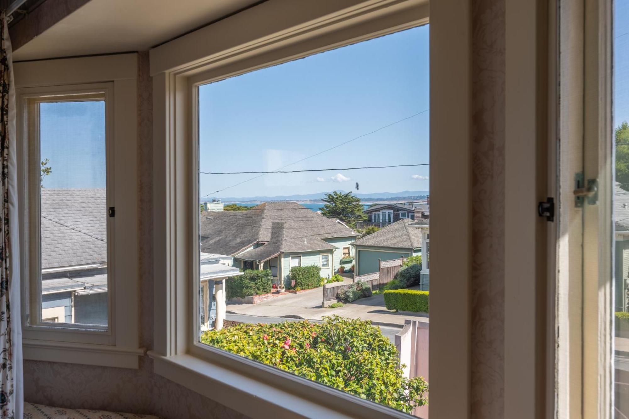 Deluxe King Room with Fireplace