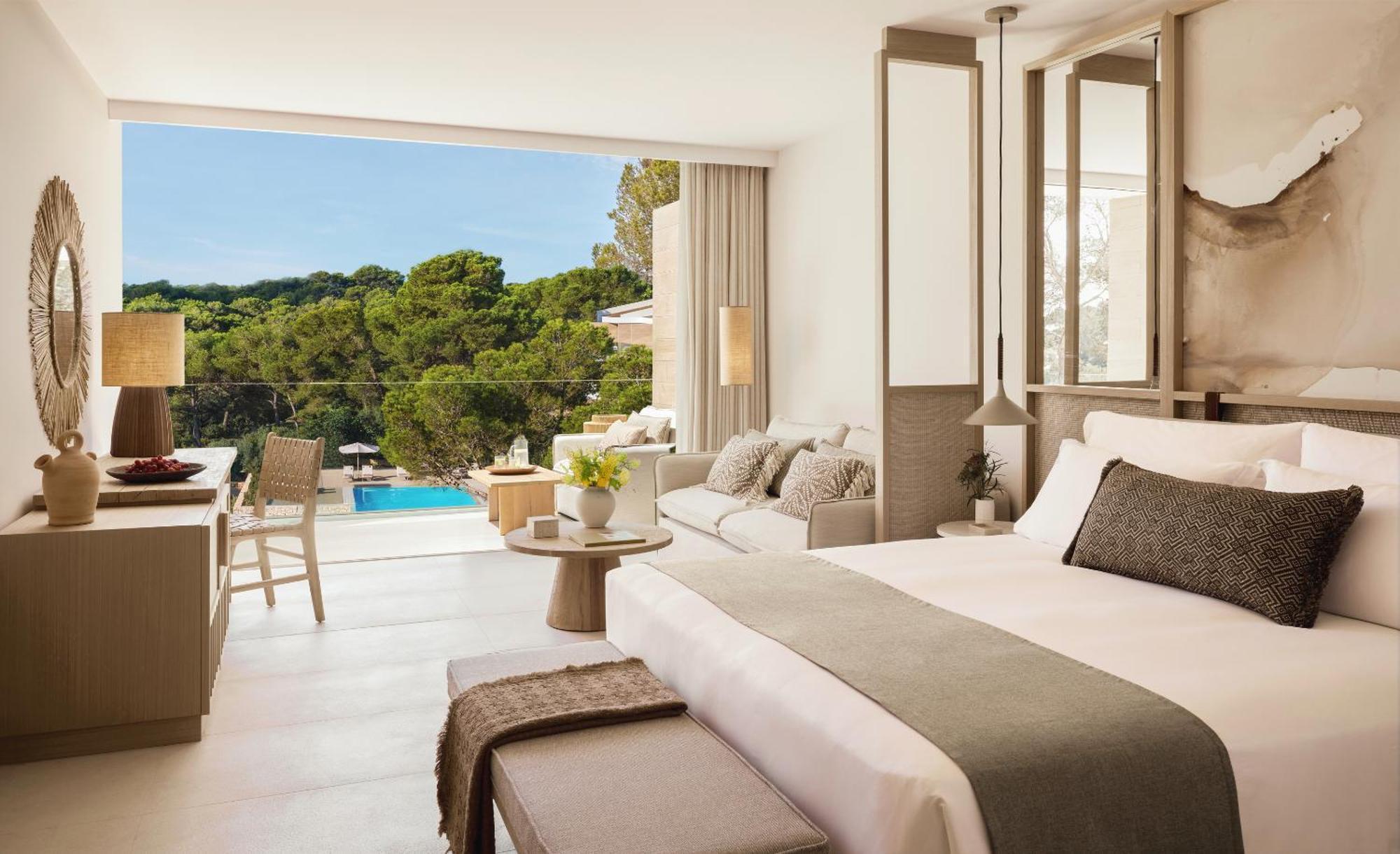 Junior Suite with Pool View
