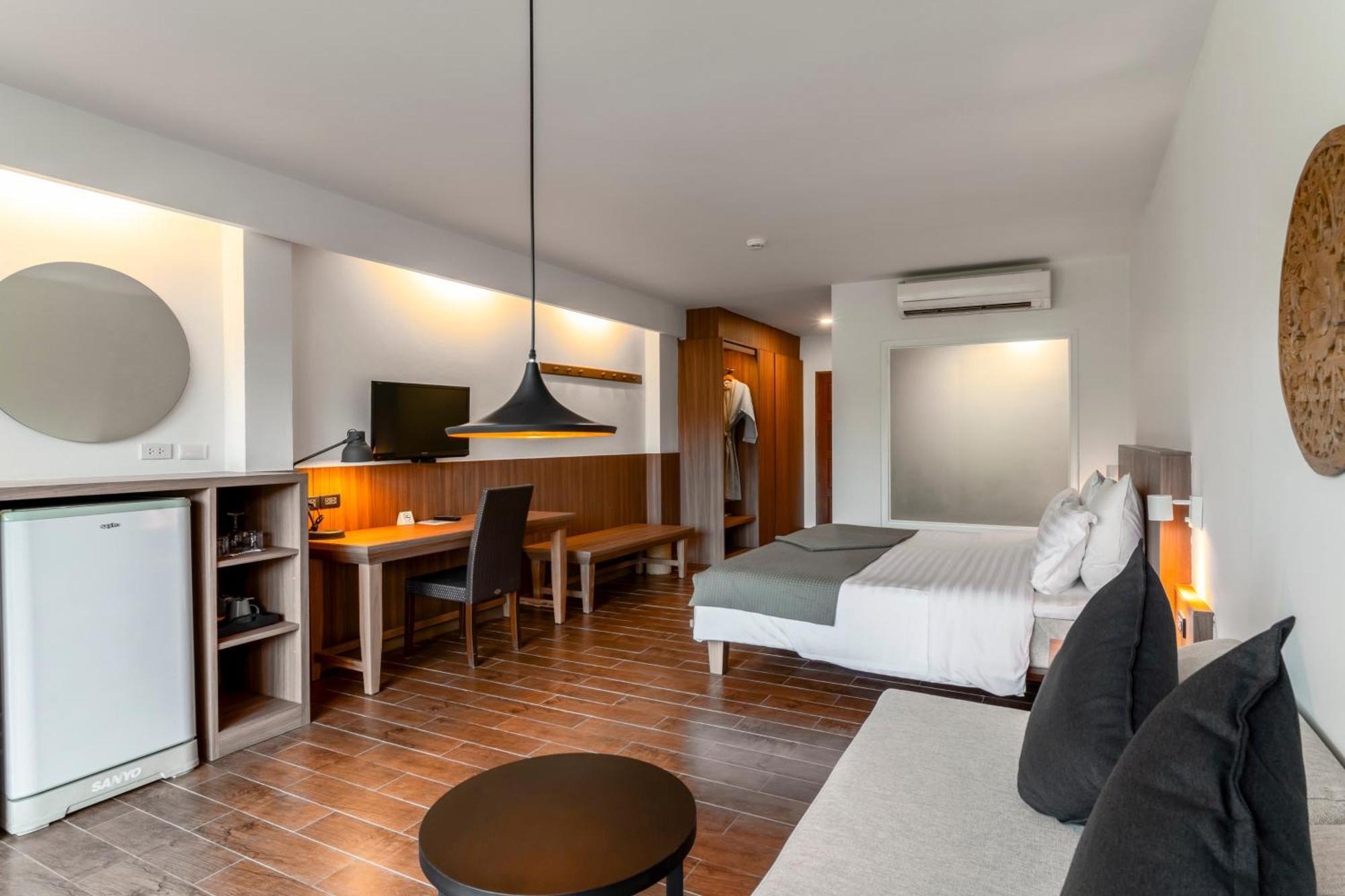 Grand Deluxe Kamer met Uitzicht op het Zwembad