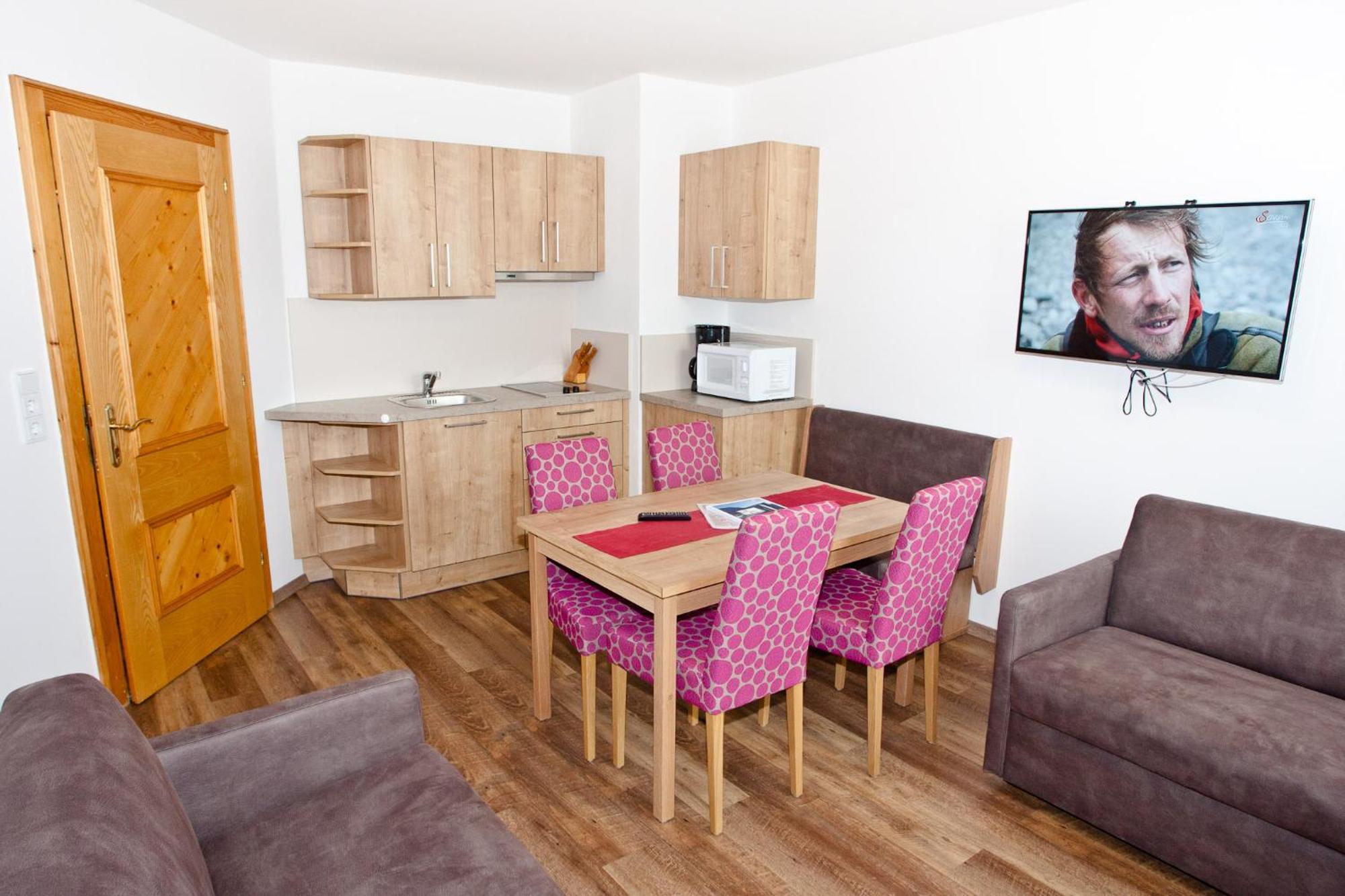 Studio Apartment,1618818584:JPEG