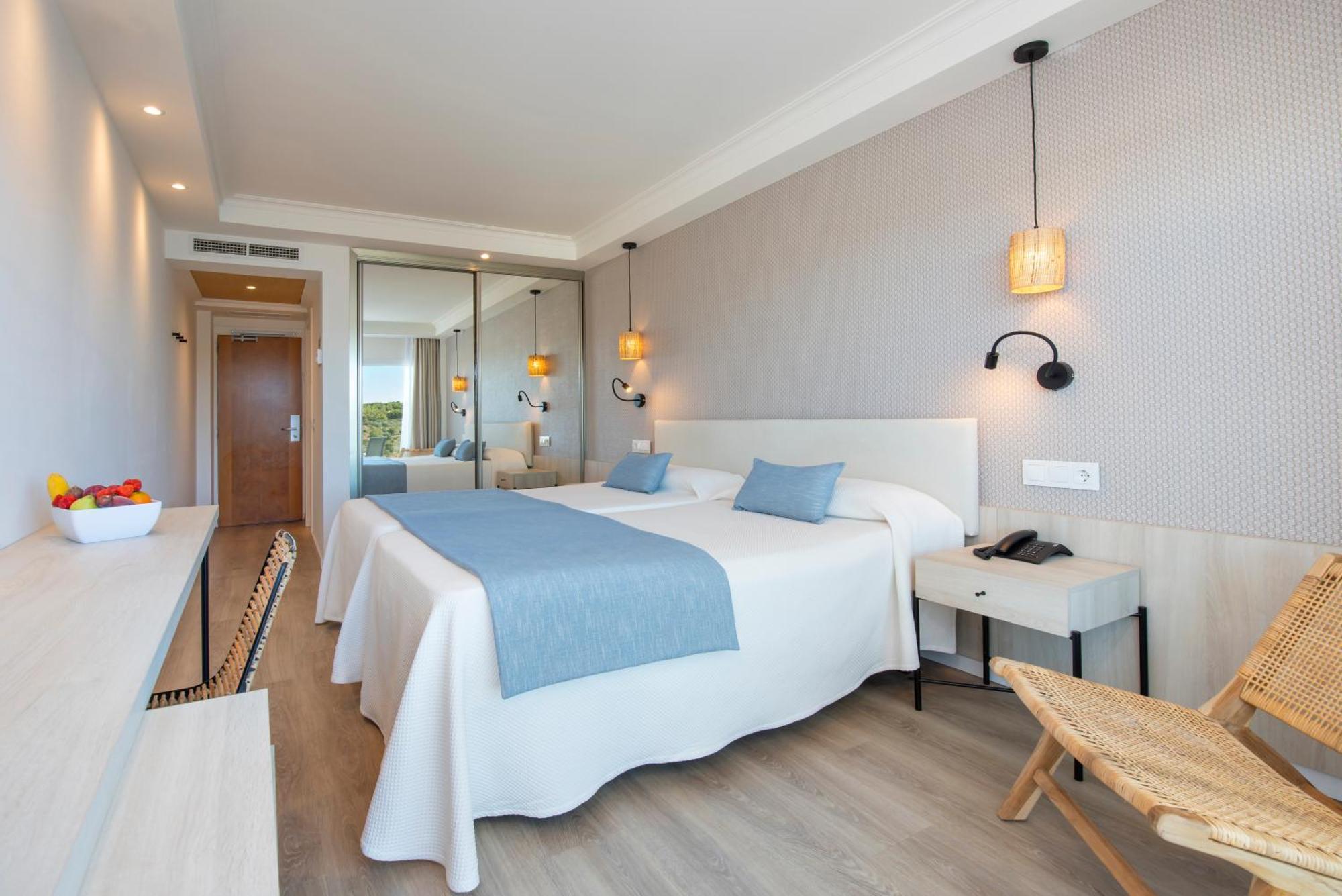 Twin Room,1545153940:JPEG