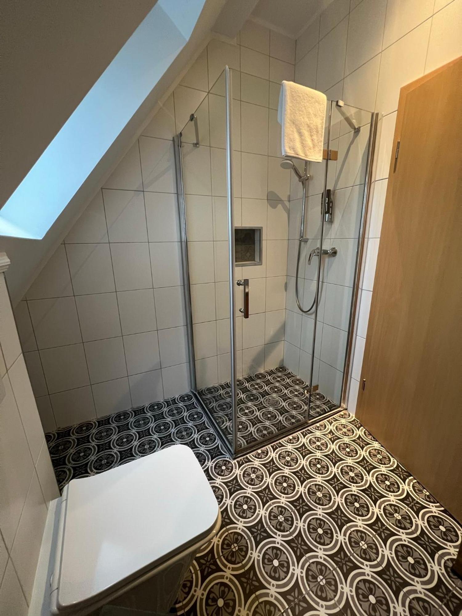 Comfort Triple Room Shower,1630913392:JPEG