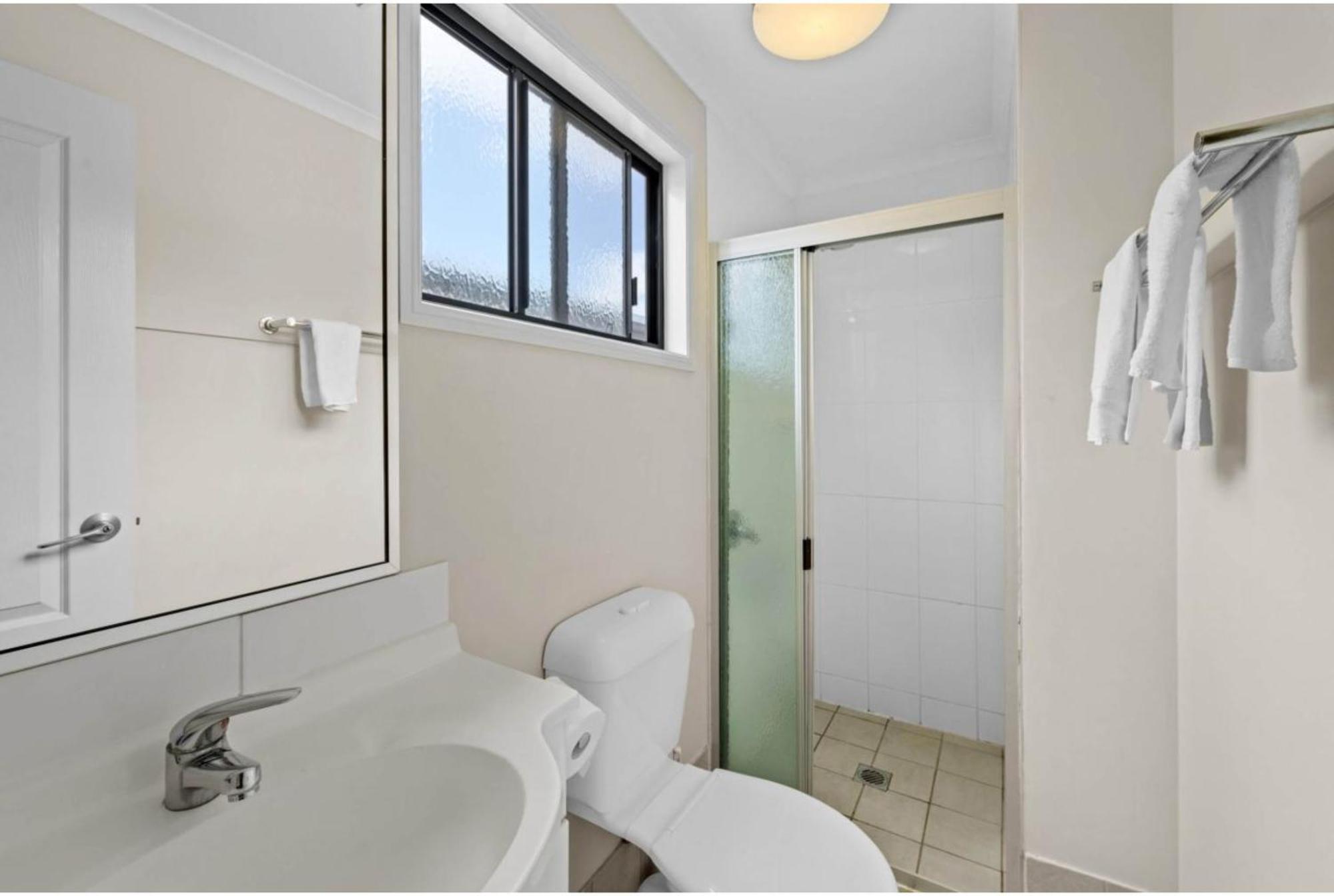 Superior 2 Bedroom Cabin S4 Pet Friendly,1554061543:JPEG