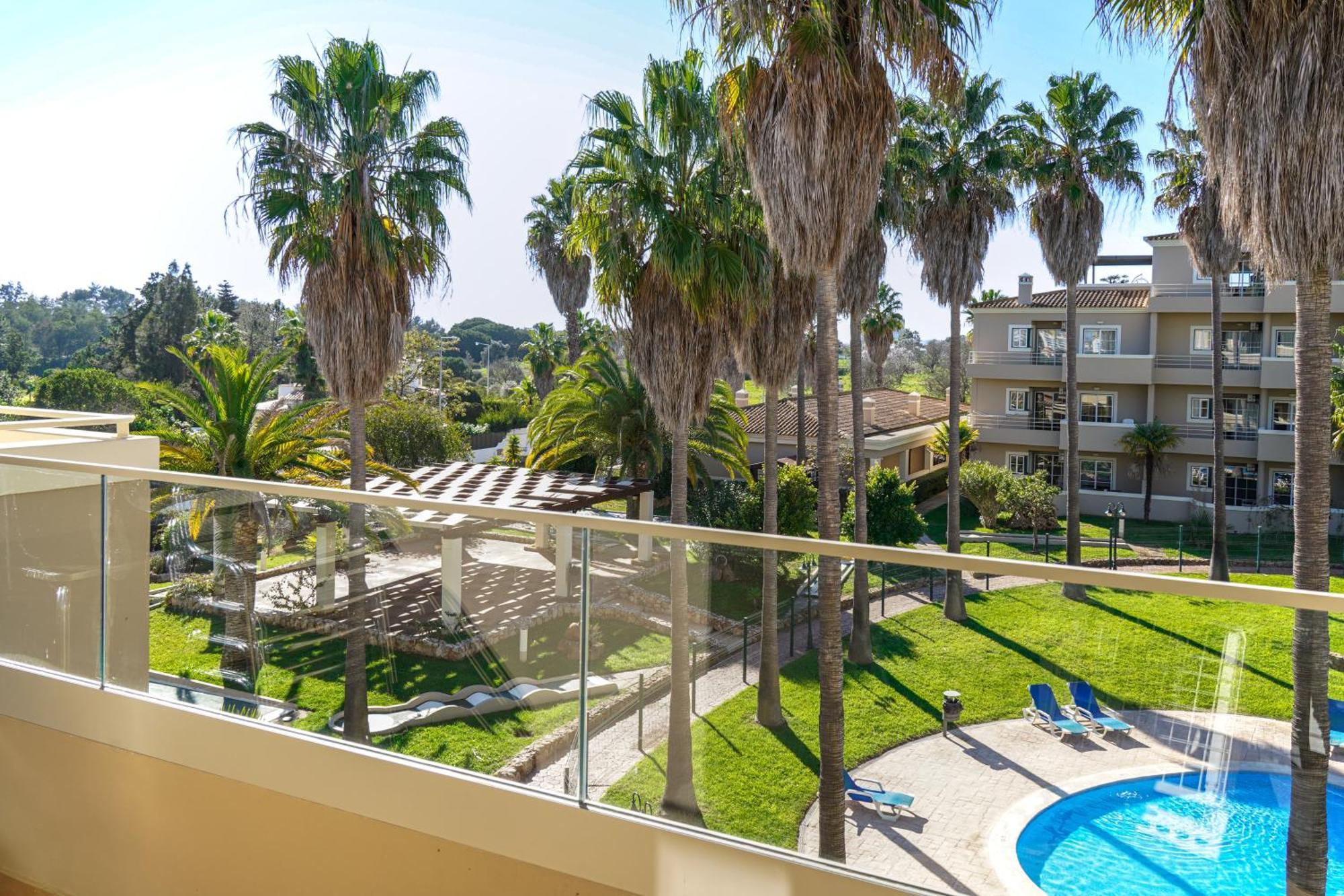 One-Bedroom Apartment Pool View
