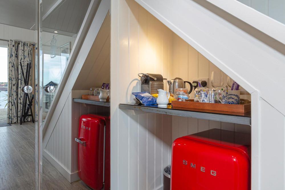Beach Hut,1563376783:JPEG