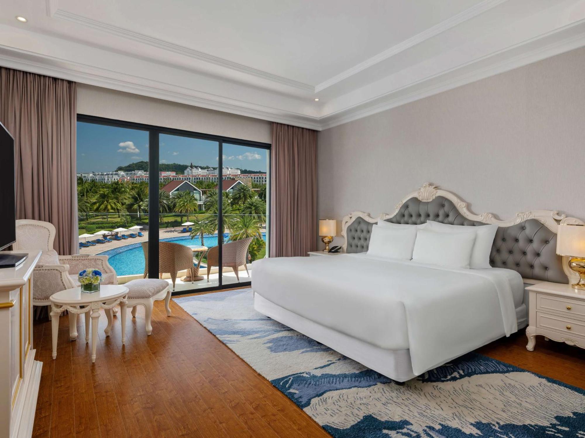 Deluxe Room Pool View