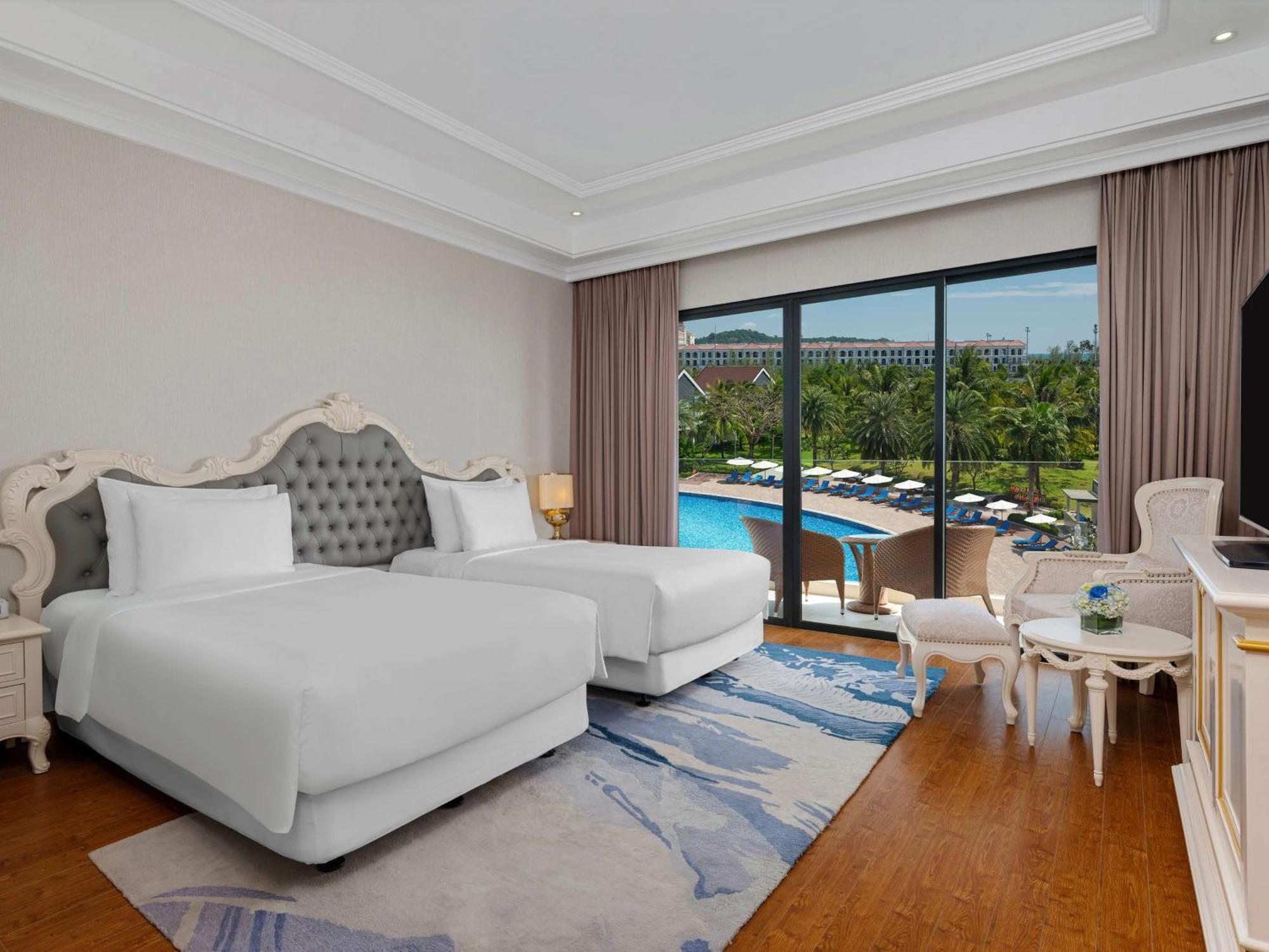 Deluxe Room Pool View