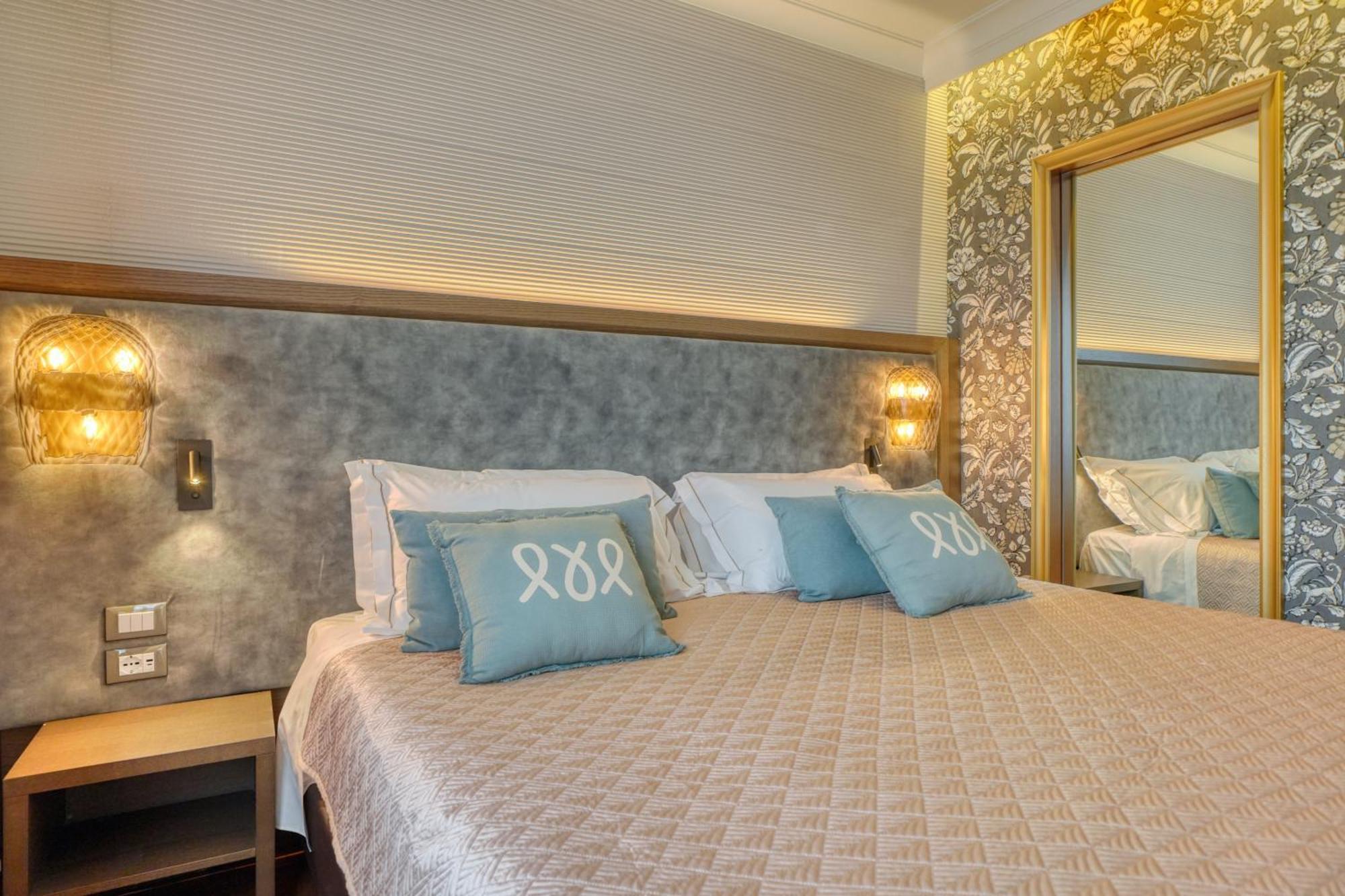 Deluxe suite met Balkon en gedeeltelijk uitzicht op het meer