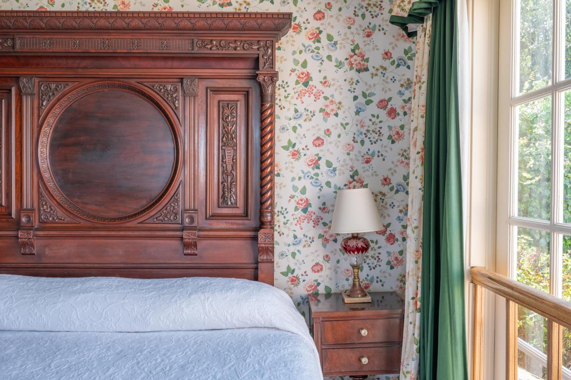 Deluxe King Suite