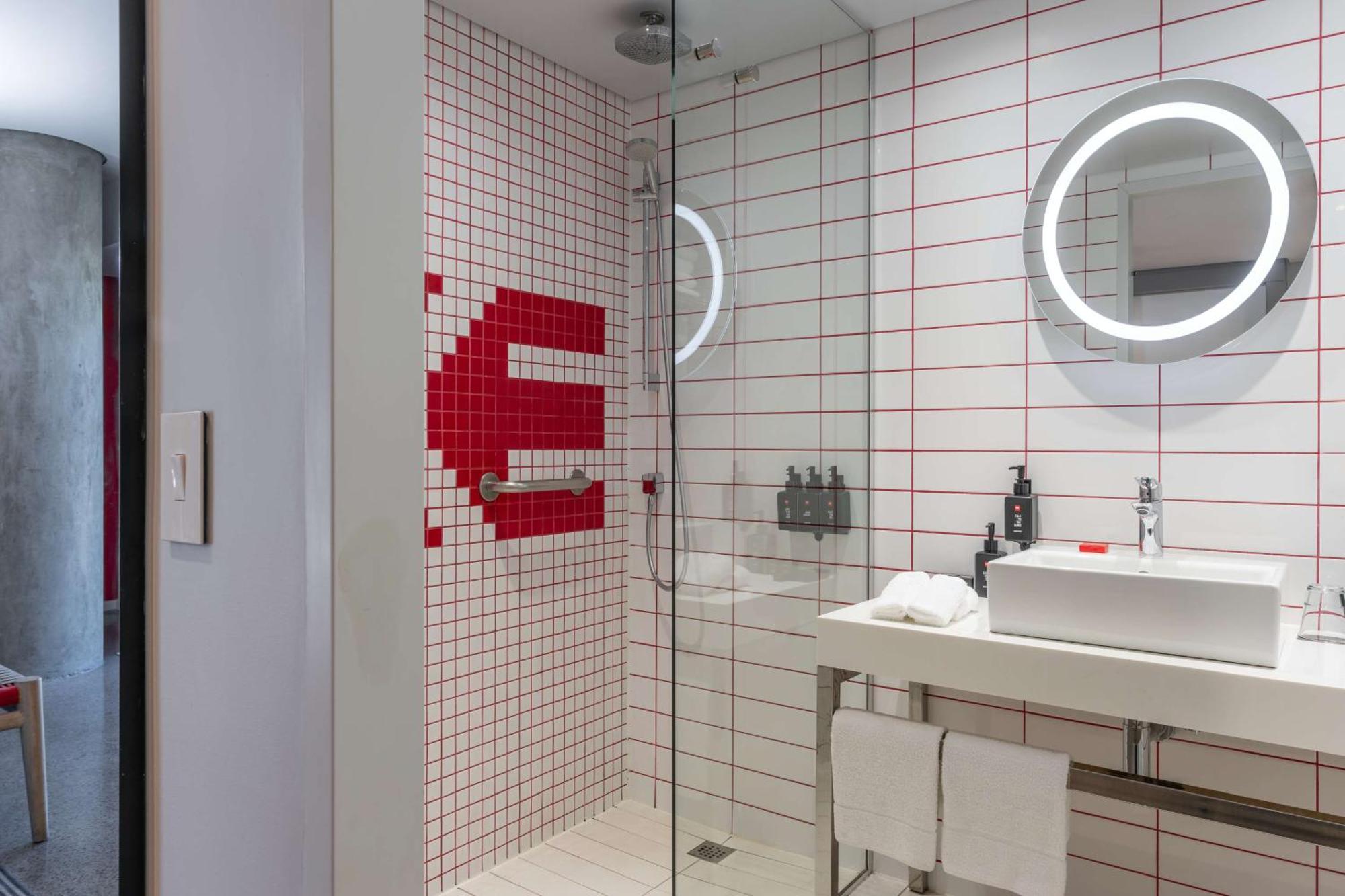 Superior Family Room with Mountain View,1731506436:JPEG