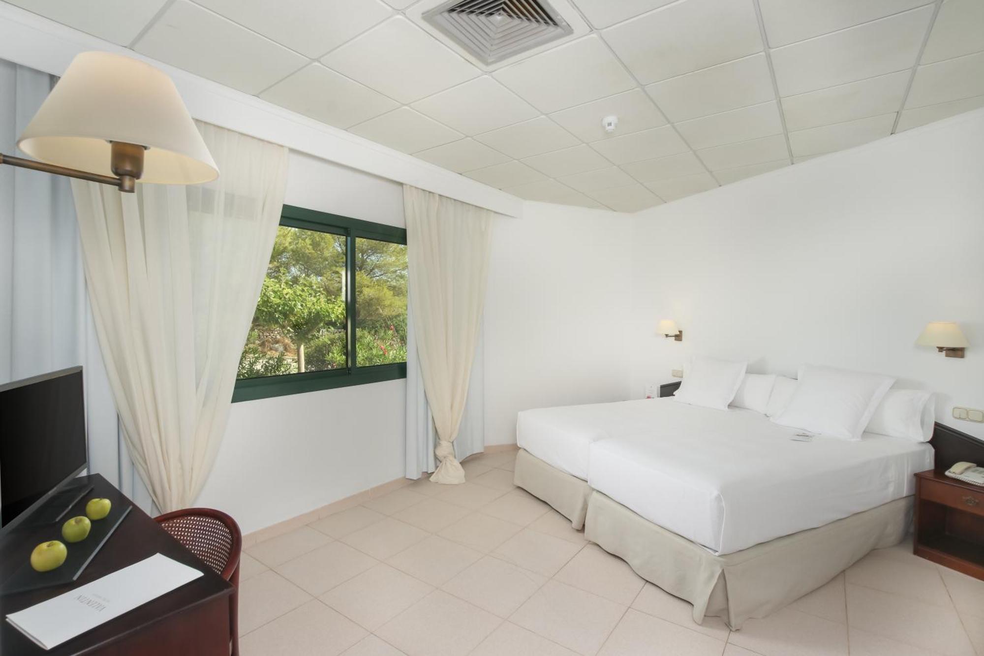 Twin Room with Window,1609311958:JPEG