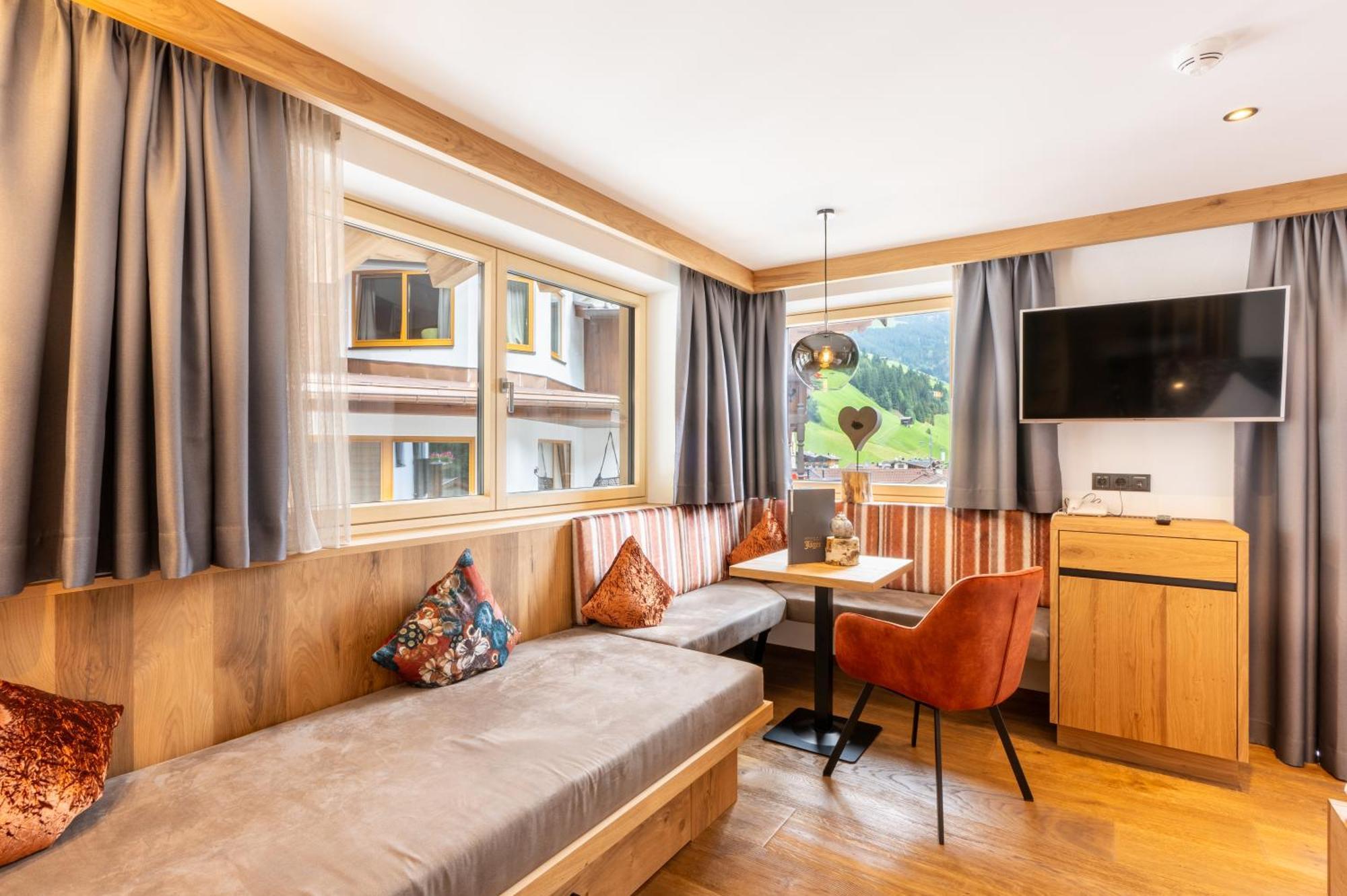 Deluxe Junior Suite