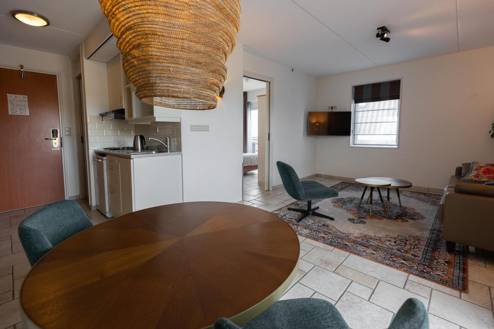 Luxury Suite,1617454355:JPEG
