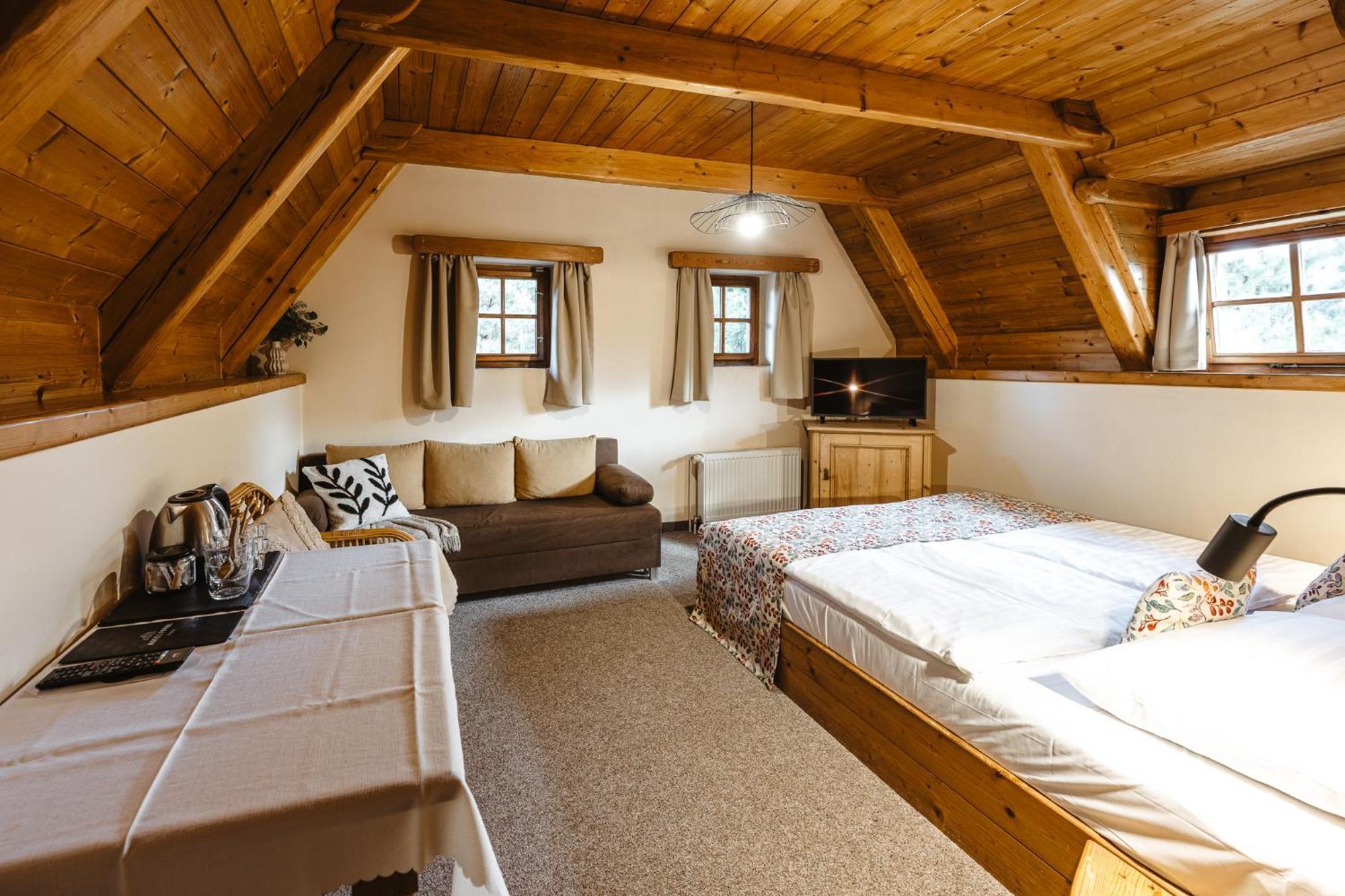 Two-Bedroom Suite (4 guests),1617848562:JPEG