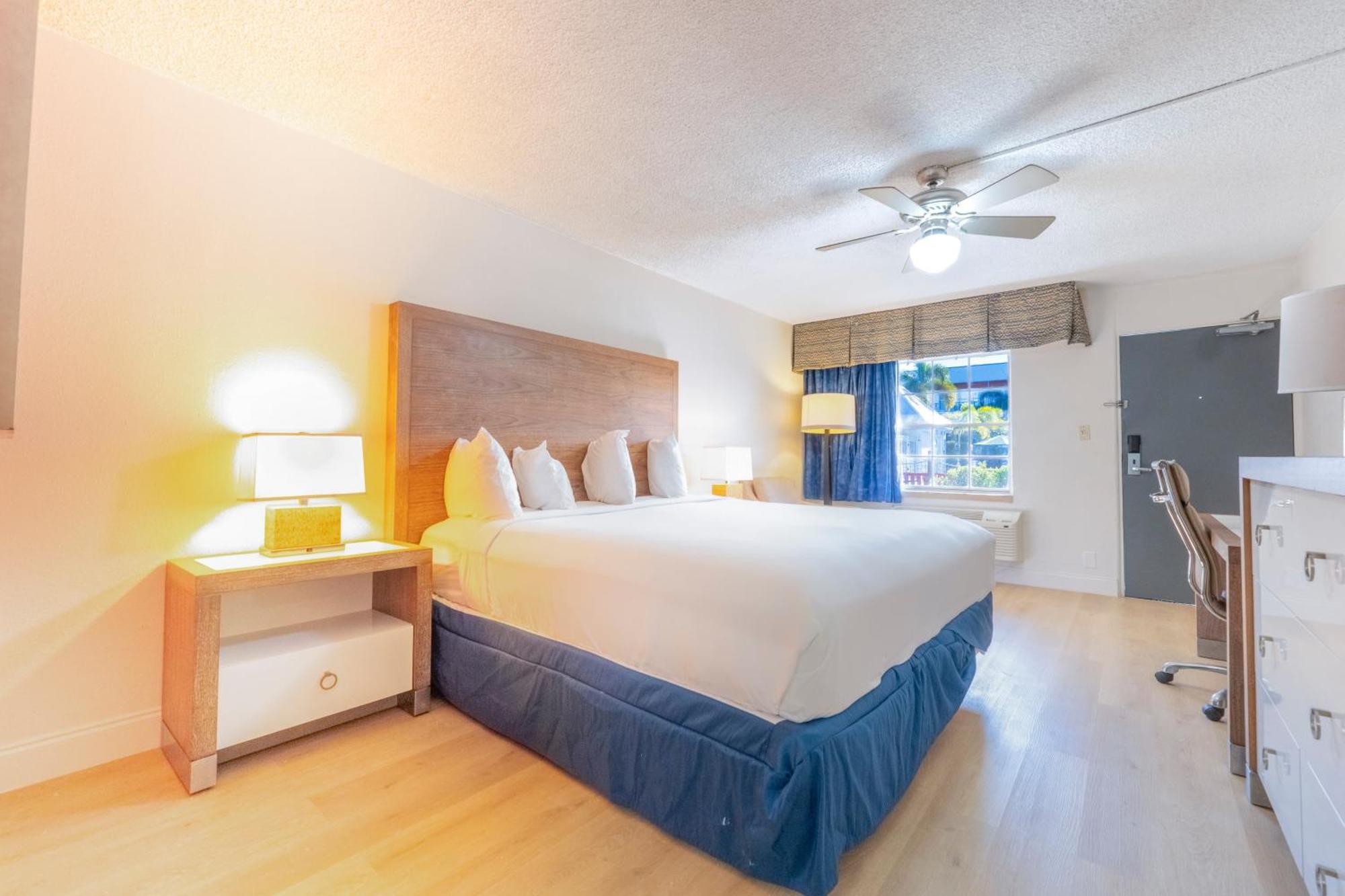 King Room - Non-Smoking,1634398413:JPEG